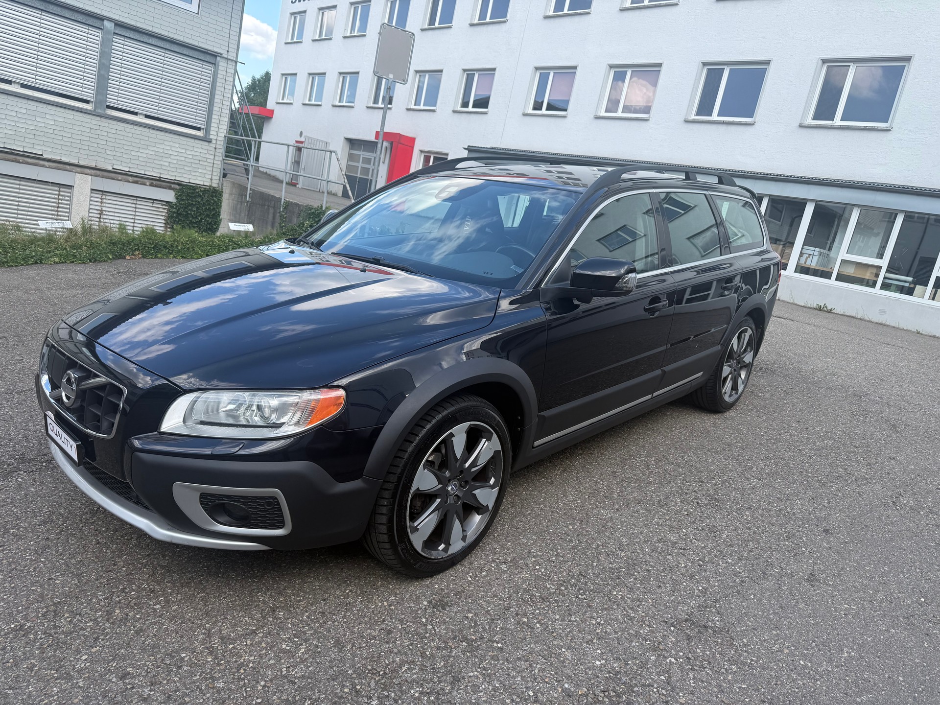 VOLVO XC70 D5 AWD Summum Geartronic-image-2