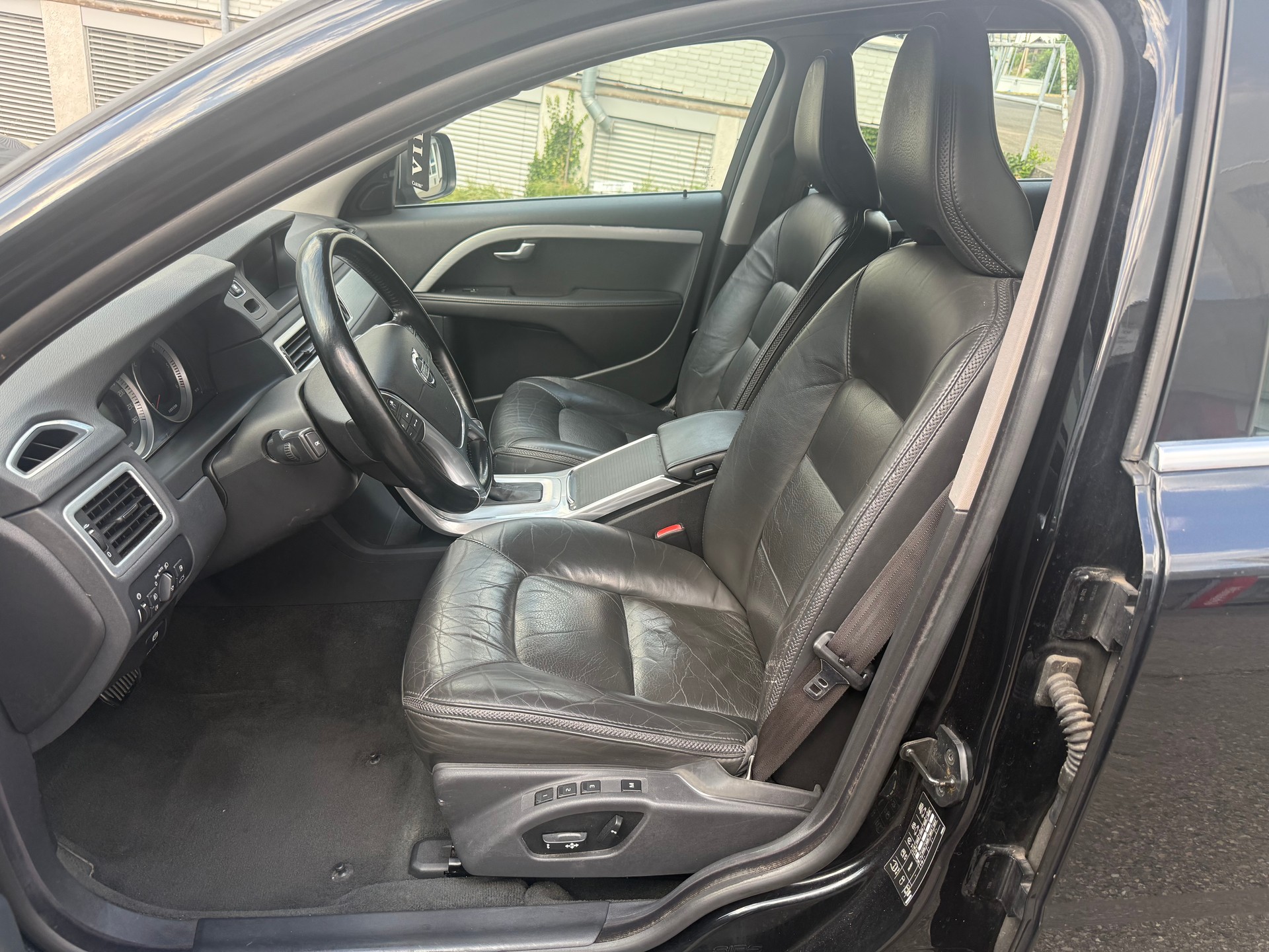 VOLVO XC70 D5 AWD Summum Geartronic-image-6