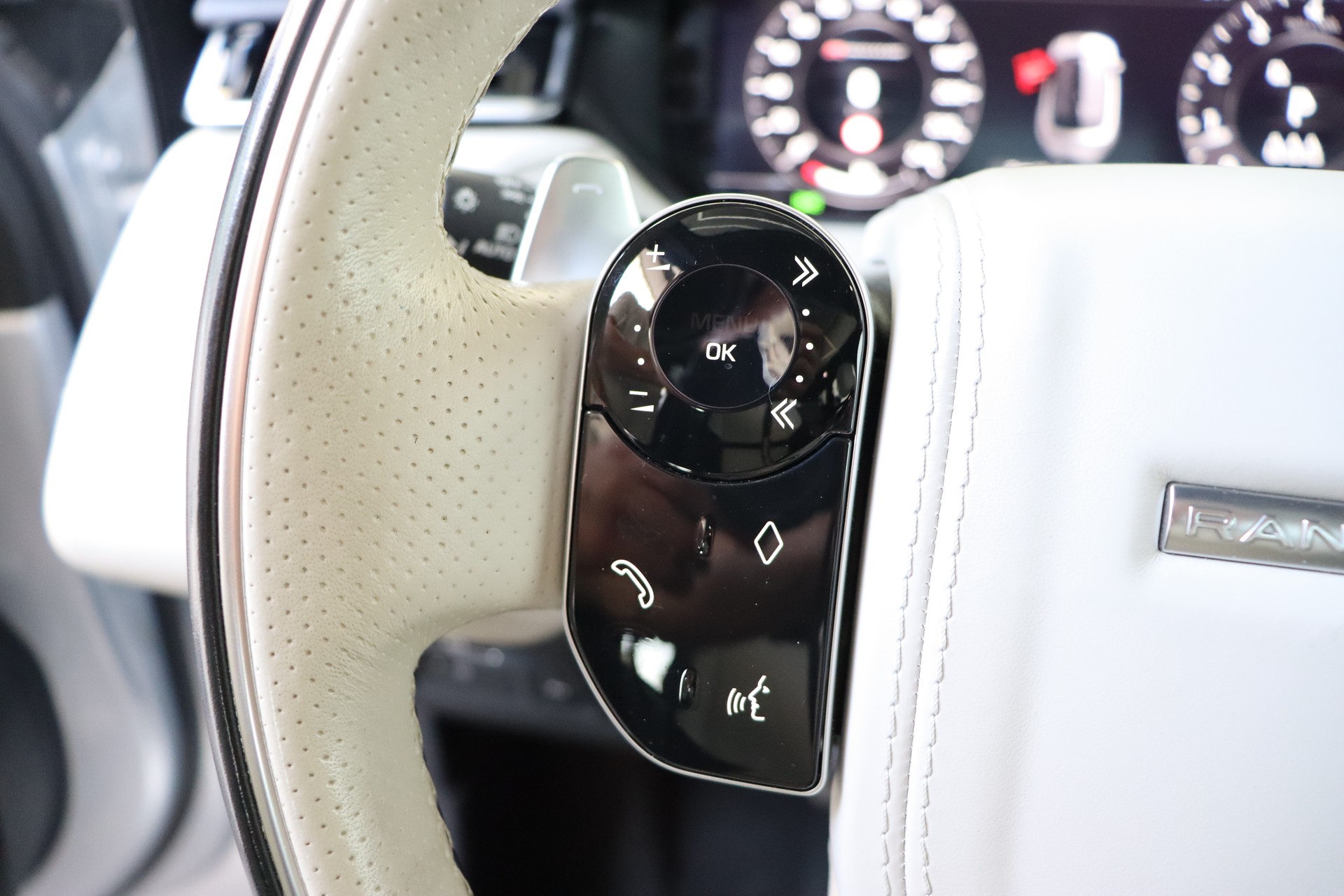 LAND ROVER Range Rover Velar R-Dynamic P 300 HSE Automatic ** FAHRASSISTENZ-PAKET ** 360-GRAD PARK-PAKET ** CH-FAHRZEUG **-image-23