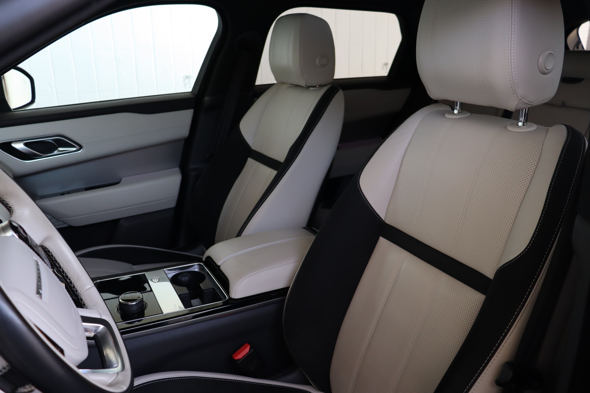 LAND ROVER Range Rover Velar R-Dynamic P 300 HSE Automatic ** FAHRASSISTENZ-PAKET ** 360-GRAD PARK-PAKET ** CH-FAHRZEUG **-image-11