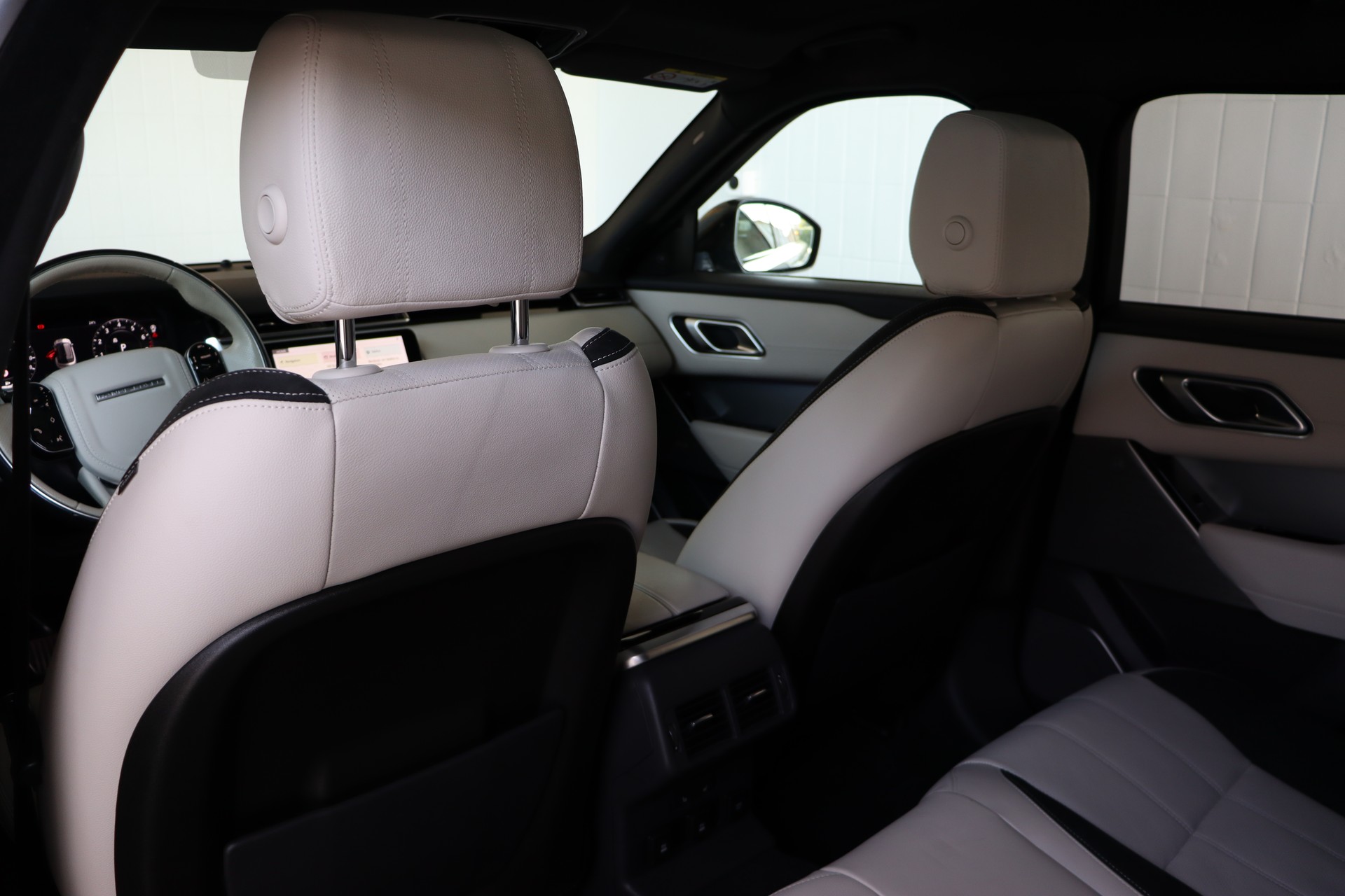 LAND ROVER Range Rover Velar R-Dynamic P 300 HSE Automatic ** FAHRASSISTENZ-PAKET ** 360-GRAD PARK-PAKET ** CH-FAHRZEUG **-image-13