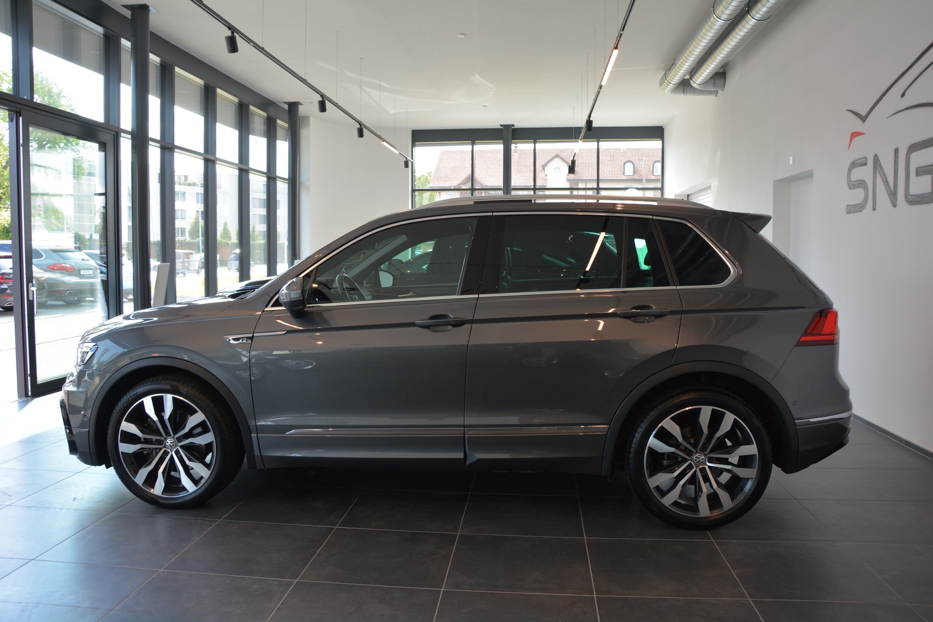 VW Tiguan 2.0 TDI SCR Highline 4Motion DSG R-Line-showroom-element-2