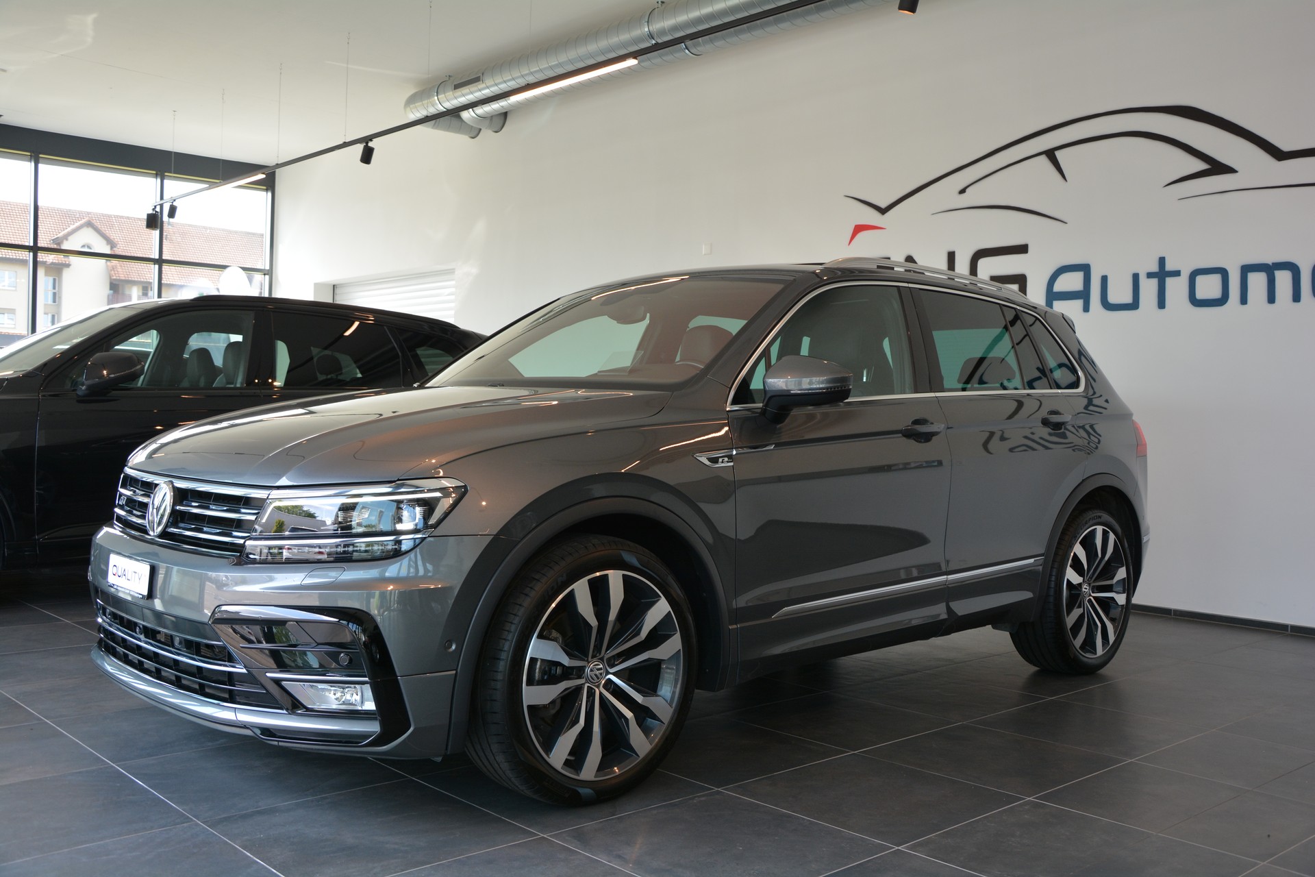 VW Tiguan 2.0 TDI SCR Highline 4Motion DSG R-Line-showroom-element-1