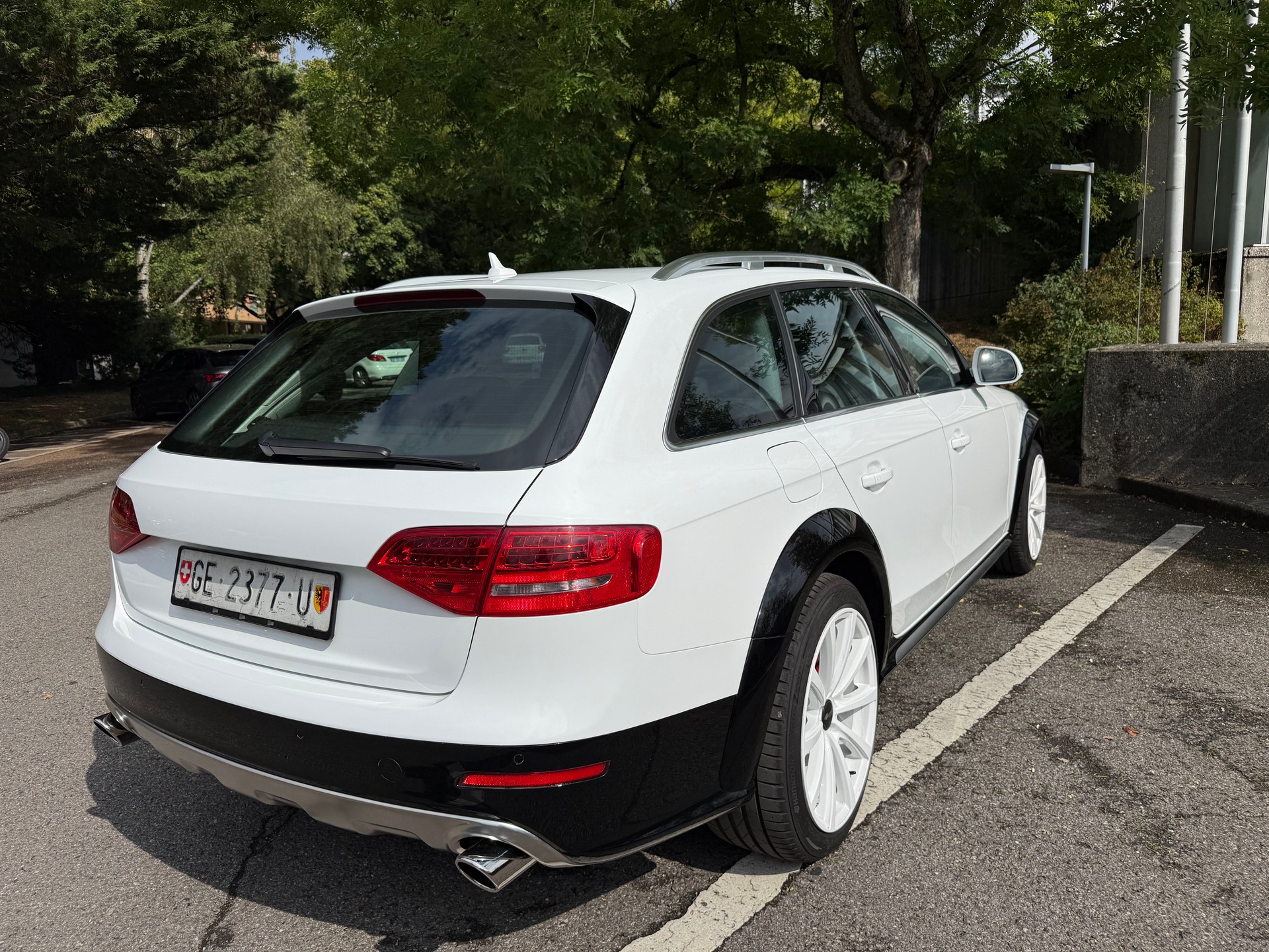 AUDI A4 allroad 2.0 TFSI quattro S-tronic-image-4