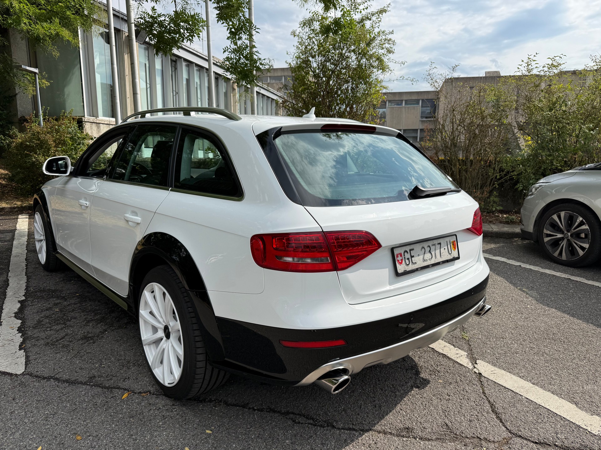 AUDI A4 allroad 2.0 TFSI quattro S-tronic-showroom-element-2