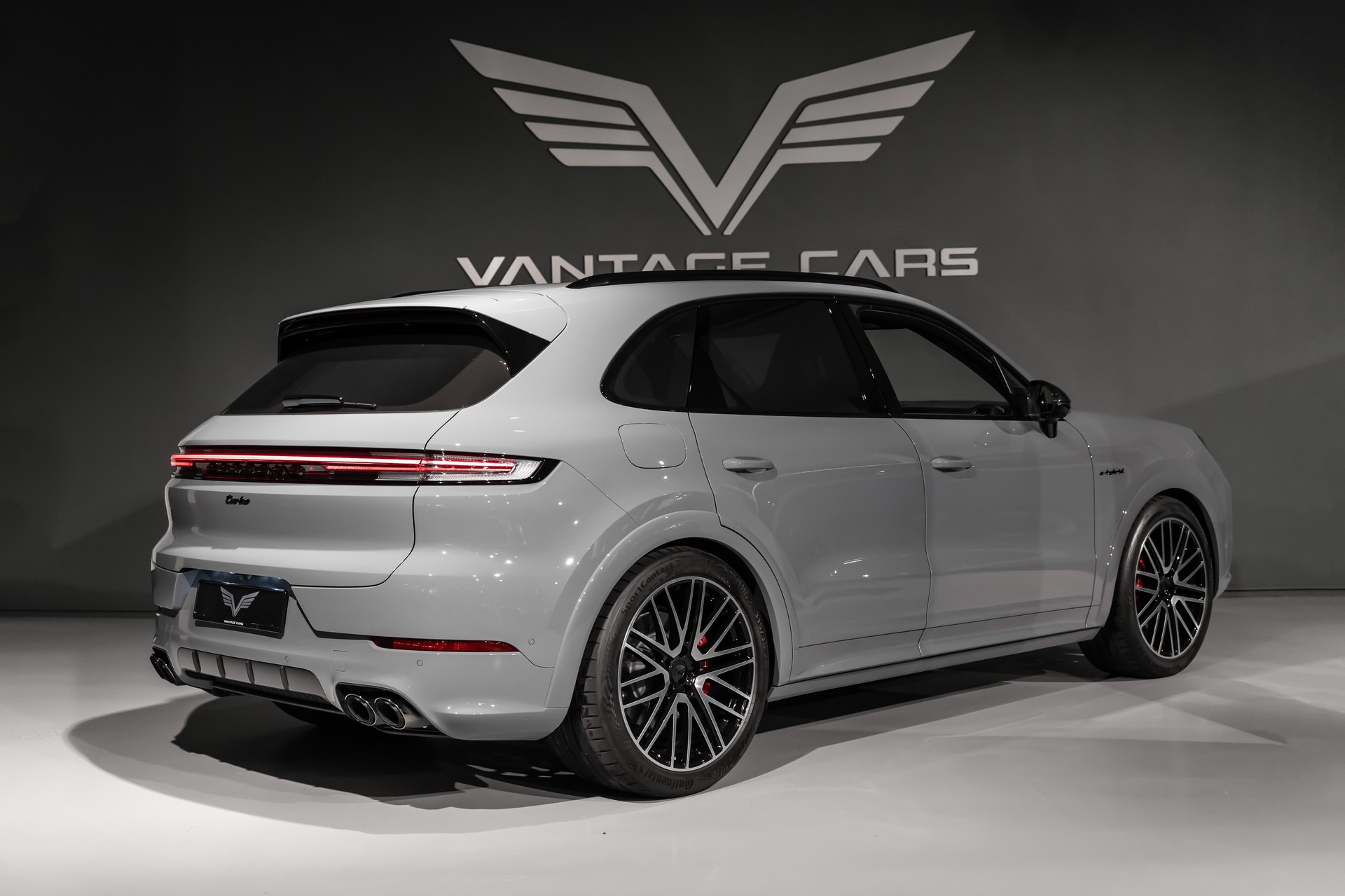 PORSCHE Cayenne 4.0 V8 Turbo E-Hybrid-showroom-element-2