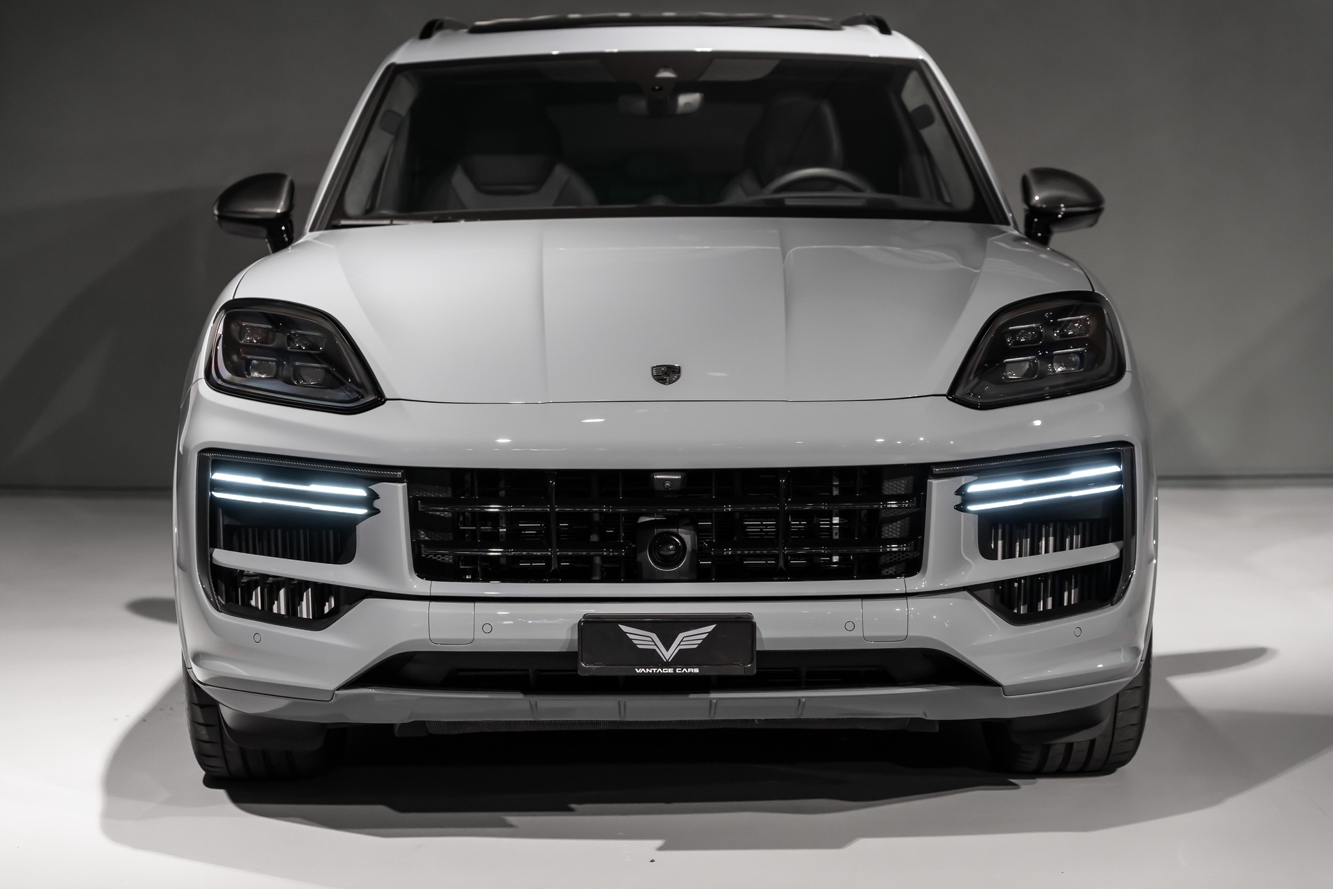 PORSCHE Cayenne 4.0 V8 Turbo E-Hybrid-showroom-element-3