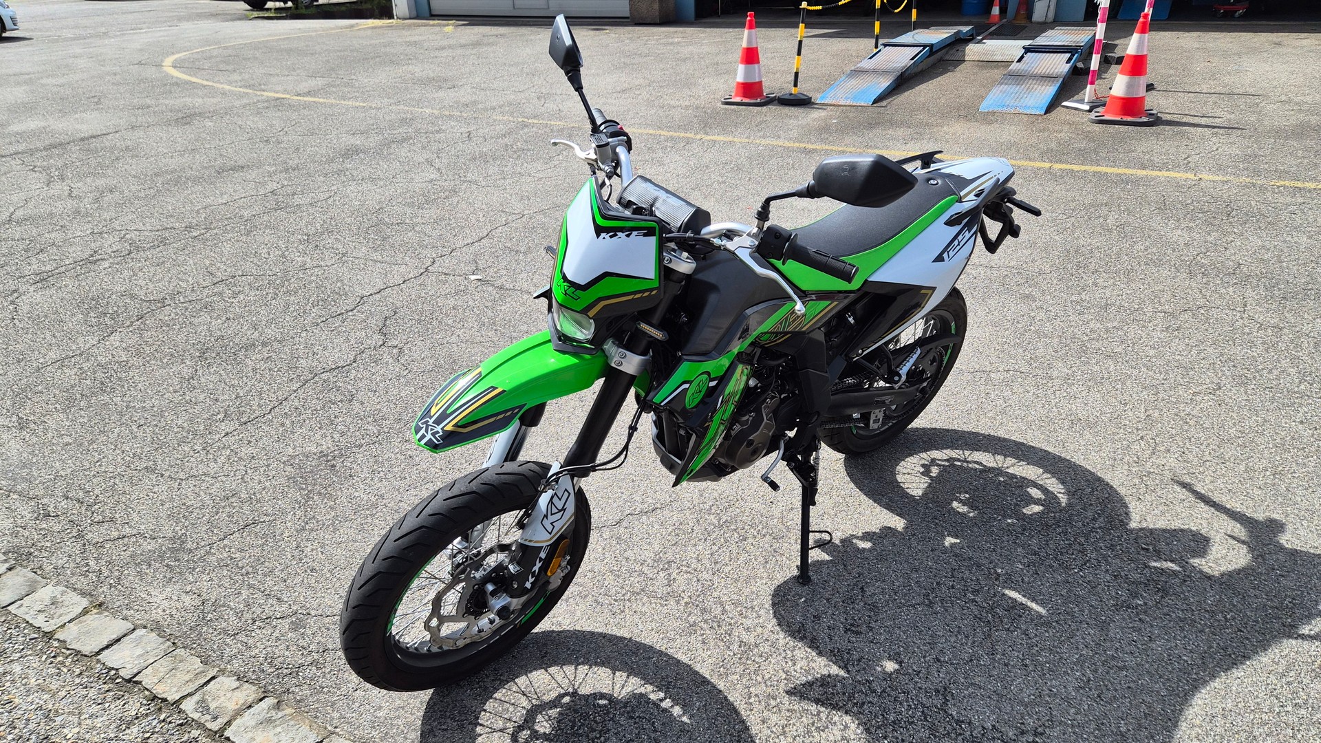 KL KXE 125 Supermoto-image-6