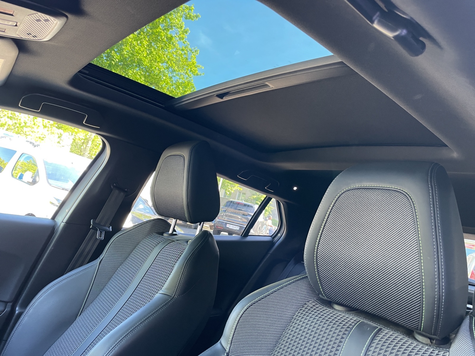 PEUGEOT 2008 1.5 BlueHDi GT Line-image-10