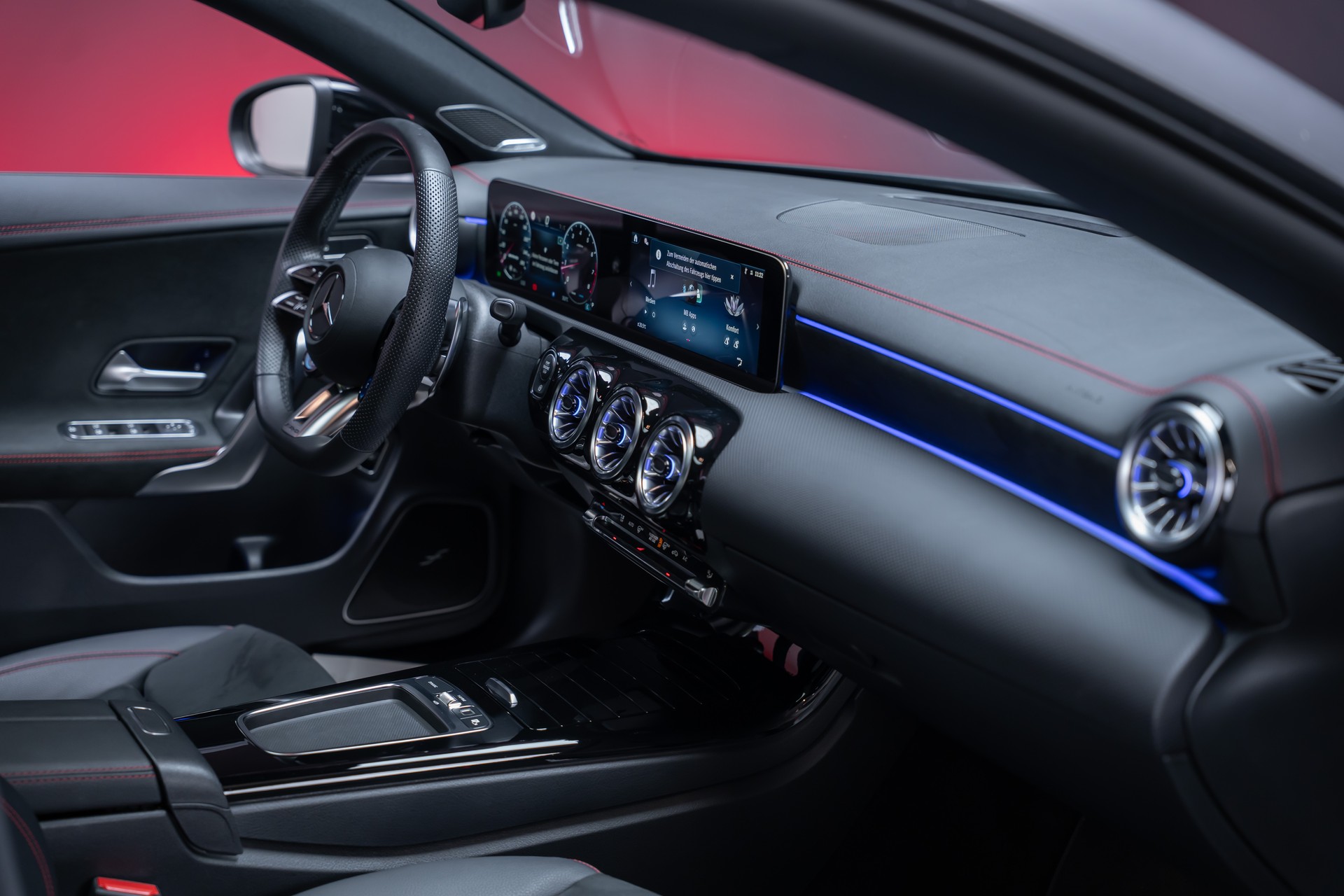 MERCEDES-BENZ CLA 35 AMG 4matic / Panorama-Glasdach / Burmester / Rückfahrkamera-image-25