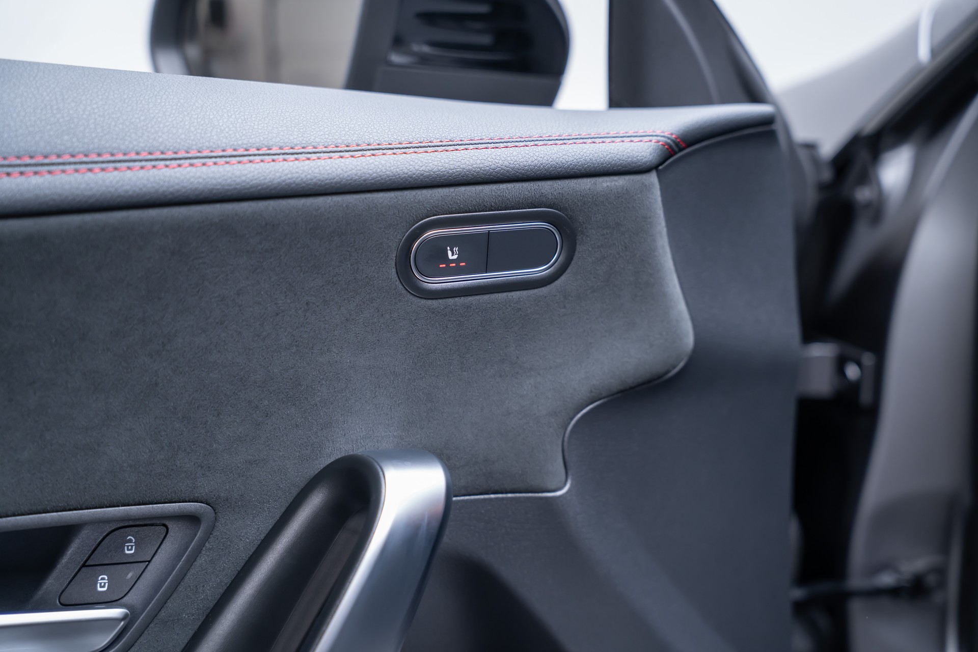 MERCEDES-BENZ CLA 35 AMG 4matic / Panorama-Glasdach / Burmester / Rückfahrkamera-image-19