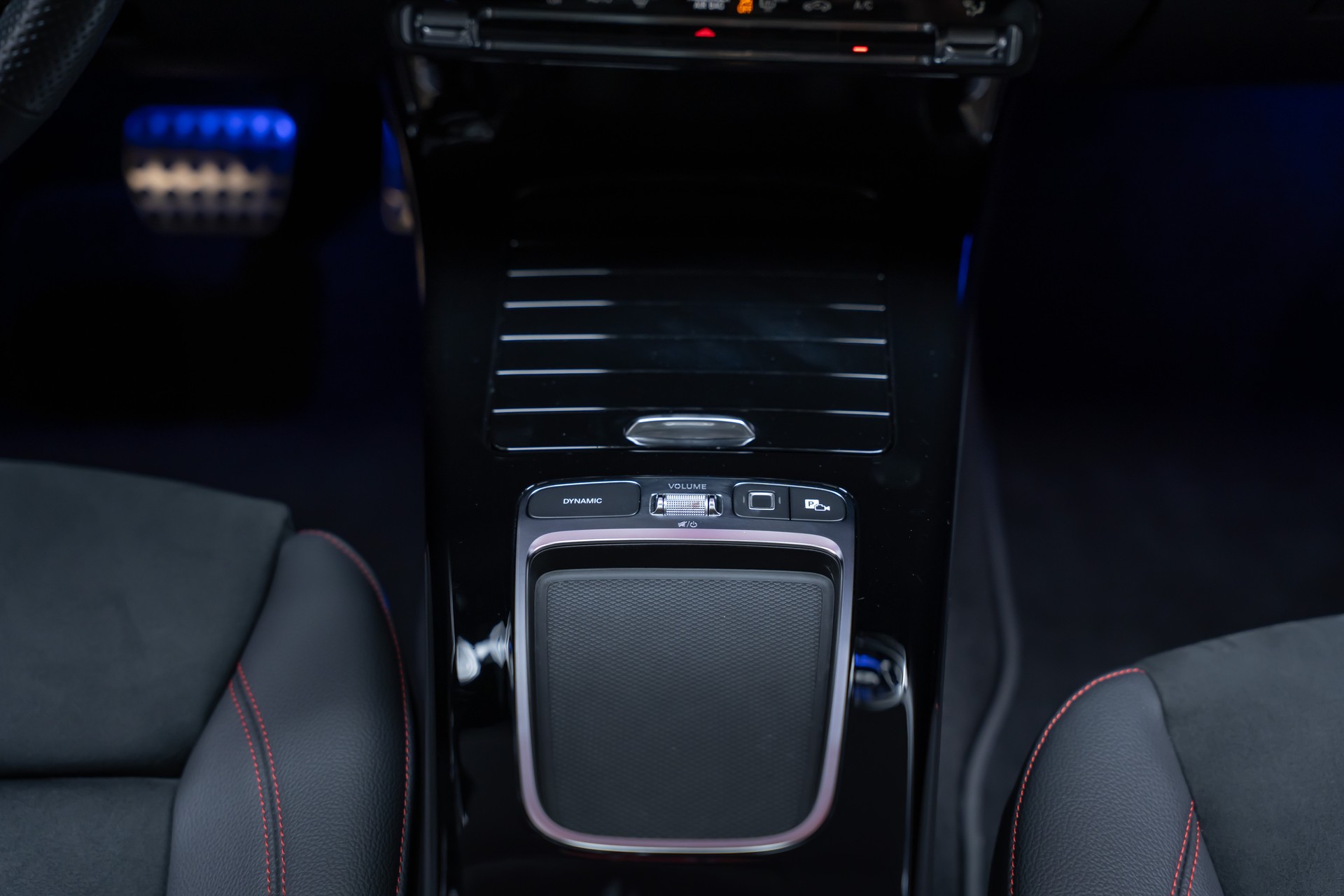 MERCEDES-BENZ CLA 35 AMG 4matic / Panorama-Glasdach / Burmester / Rückfahrkamera-image-40