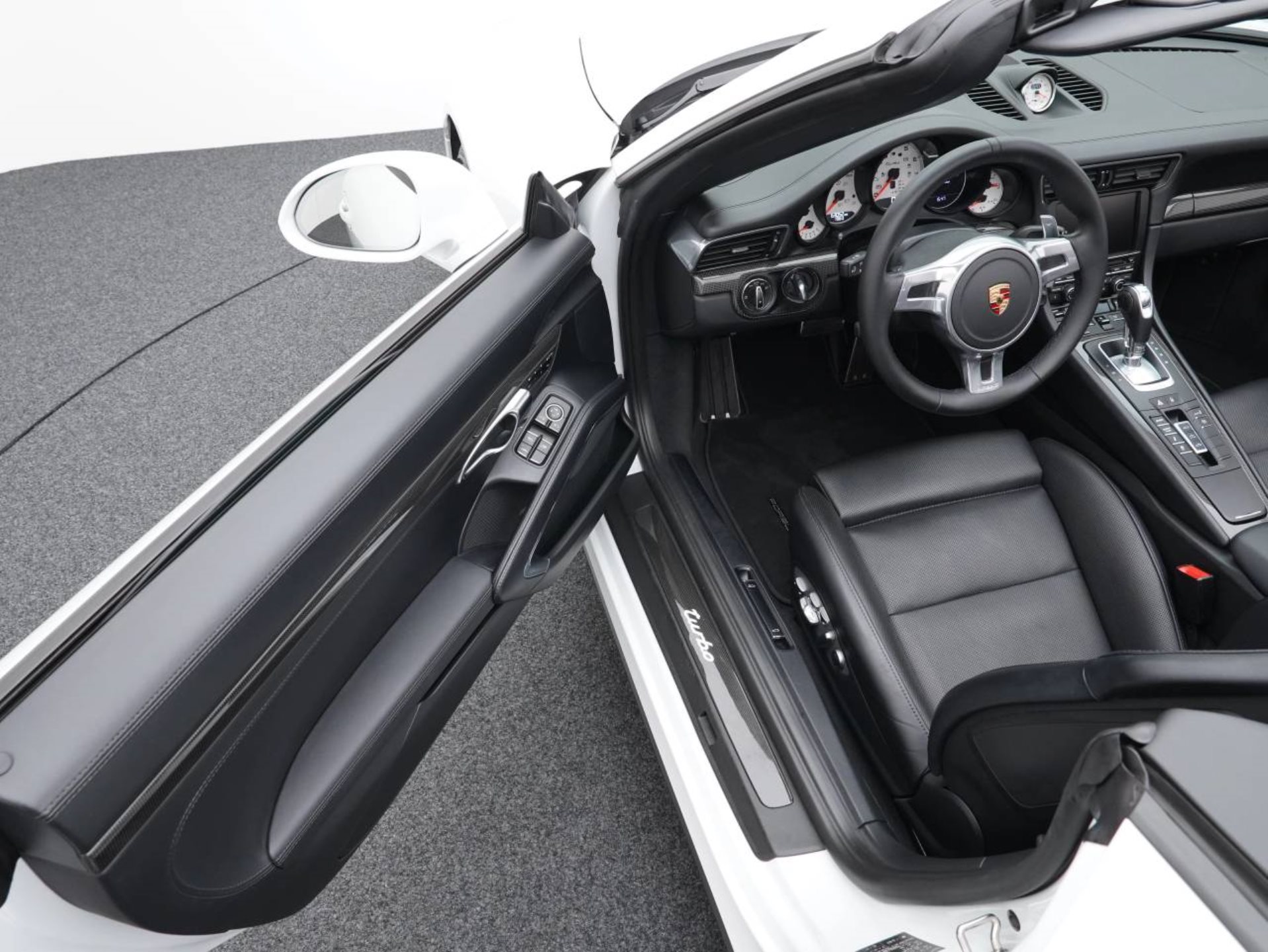 PORSCHE 911 Turbo Cabriolet-showroom-element-3
