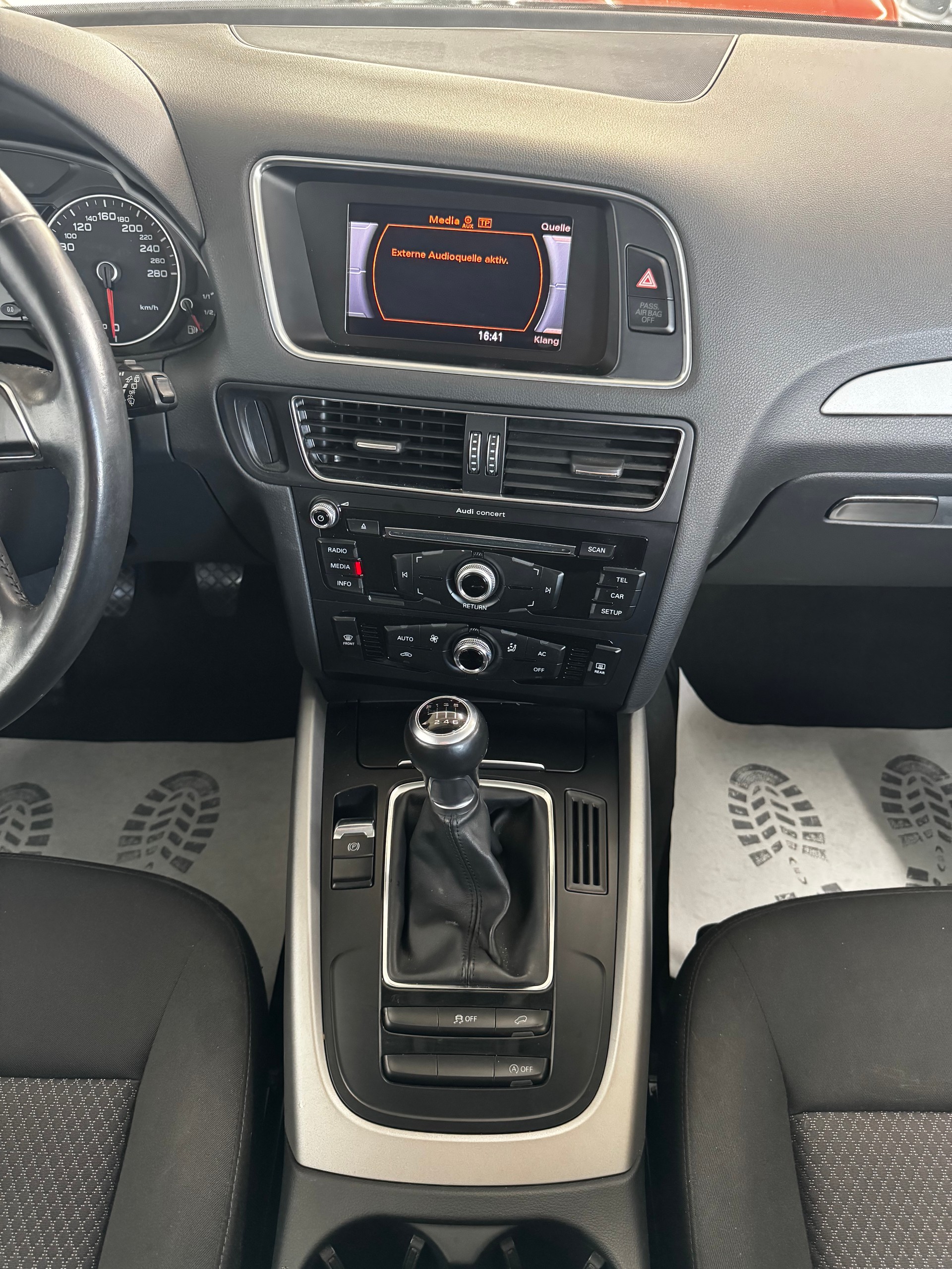 AUDI Q5 2.0 TDI-image-15