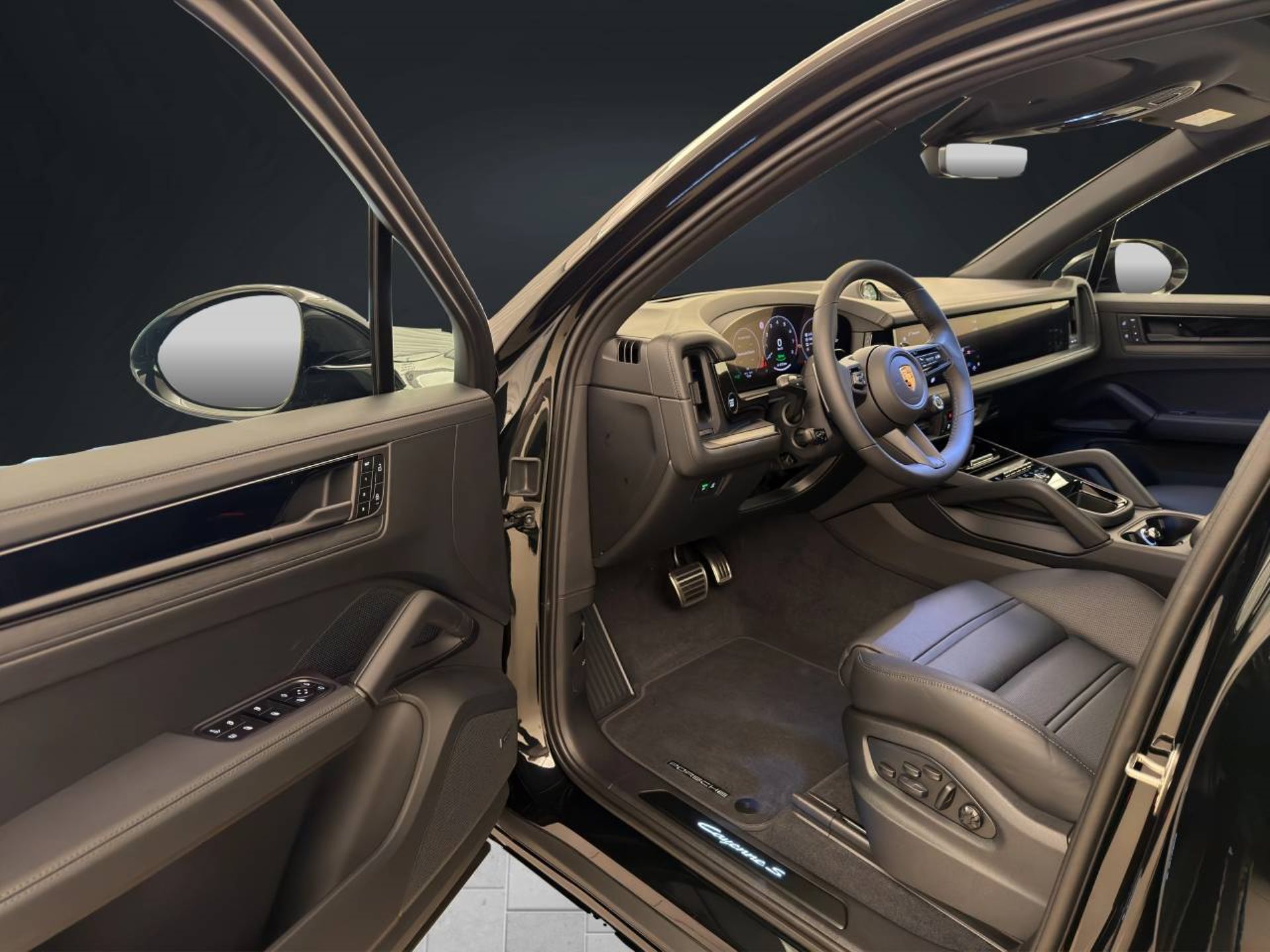 PORSCHE Cayenne S E-Hybrid Black Edition-showroom-element-3