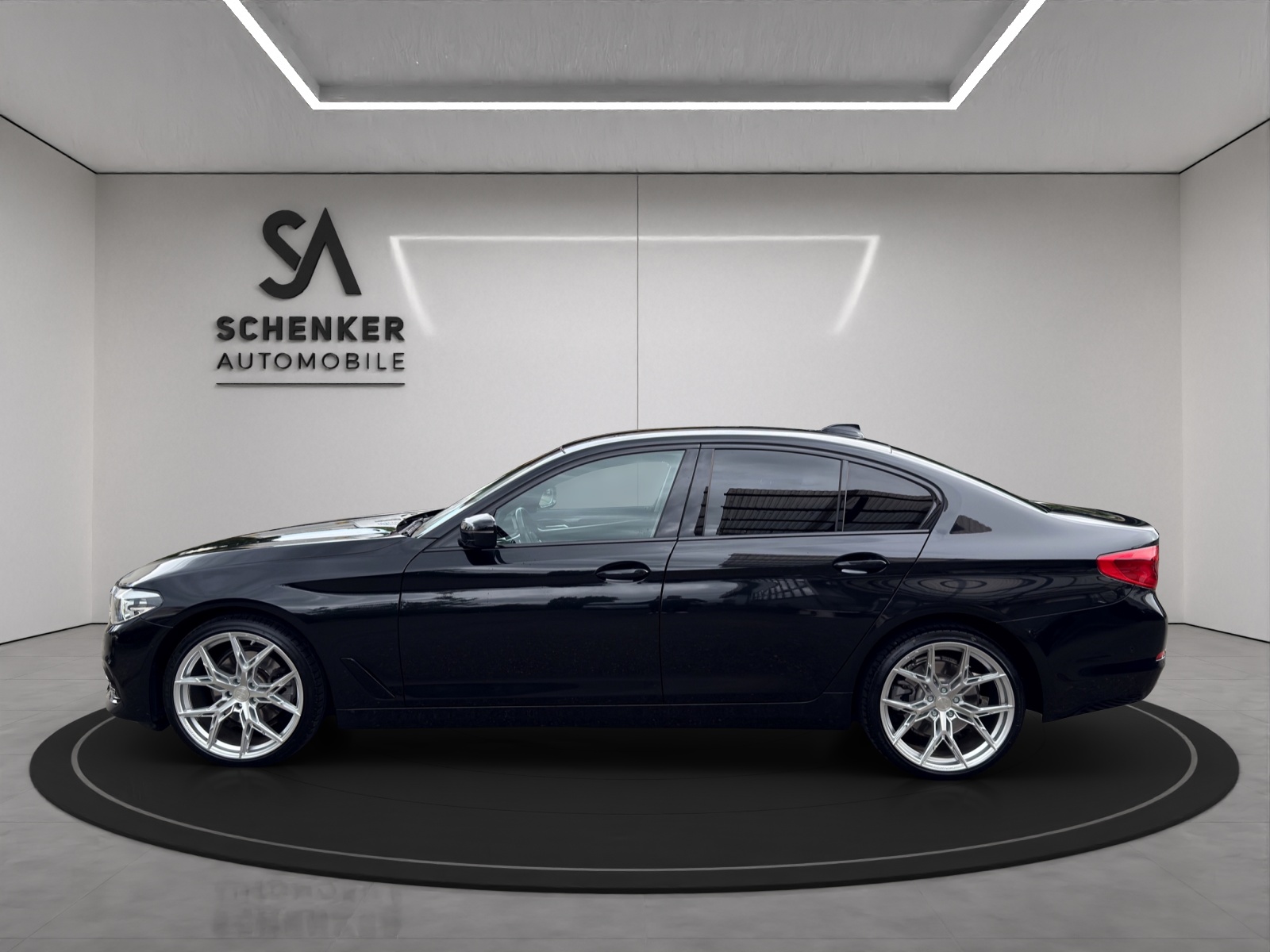 BMW 520d xDrive Essential Edition Steptronic-showroom-element-2