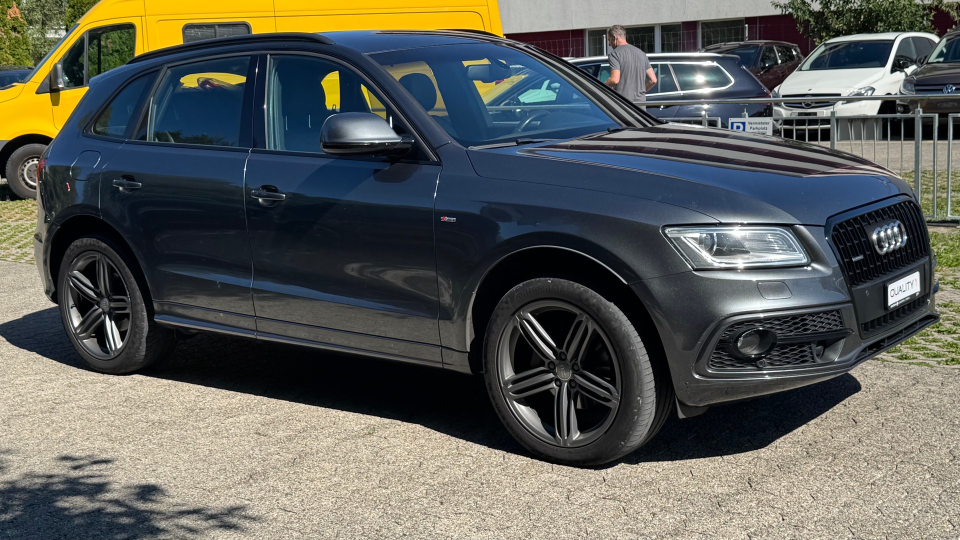 AUDI Q5 2.0 TDI quattro S-tronic-image-2