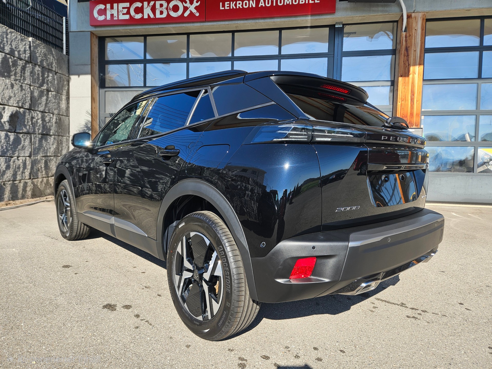 PEUGEOT 2008 1.2 145 MHEV GT-image-4