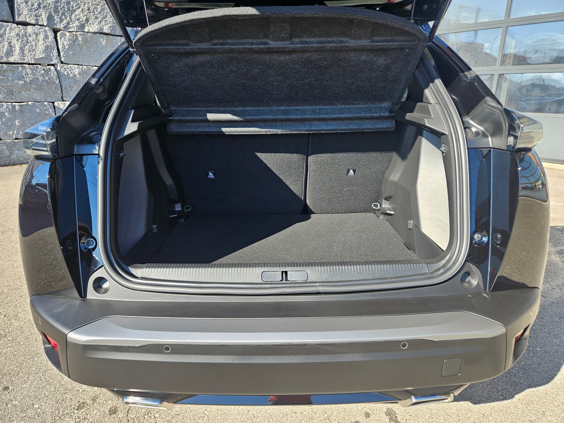 PEUGEOT 2008 1.2 145 MHEV GT-image-15