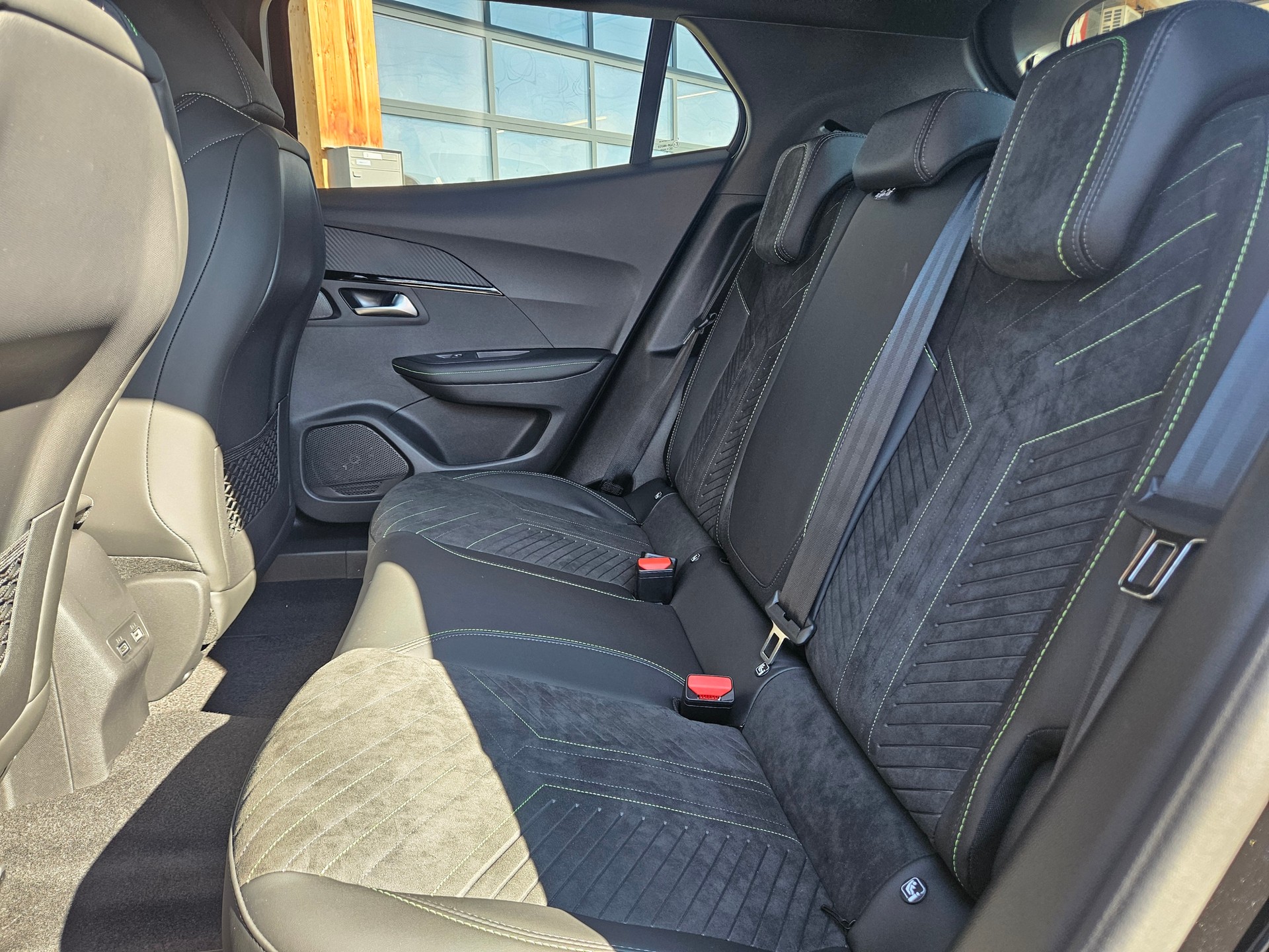 PEUGEOT 2008 1.2 145 MHEV GT-image-14