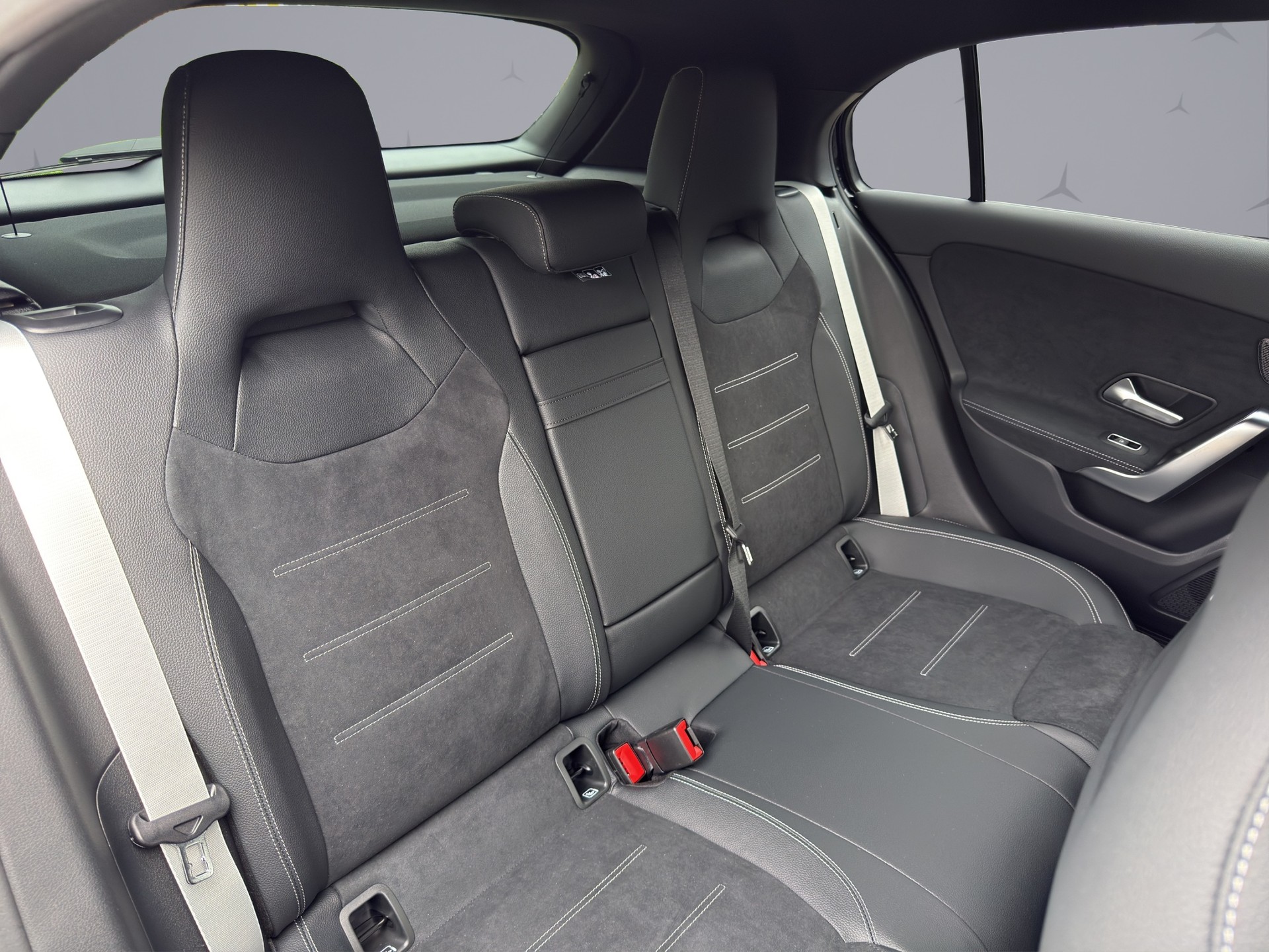 MERCEDES-BENZ A-Klasse W177 A 220 4m-image-18