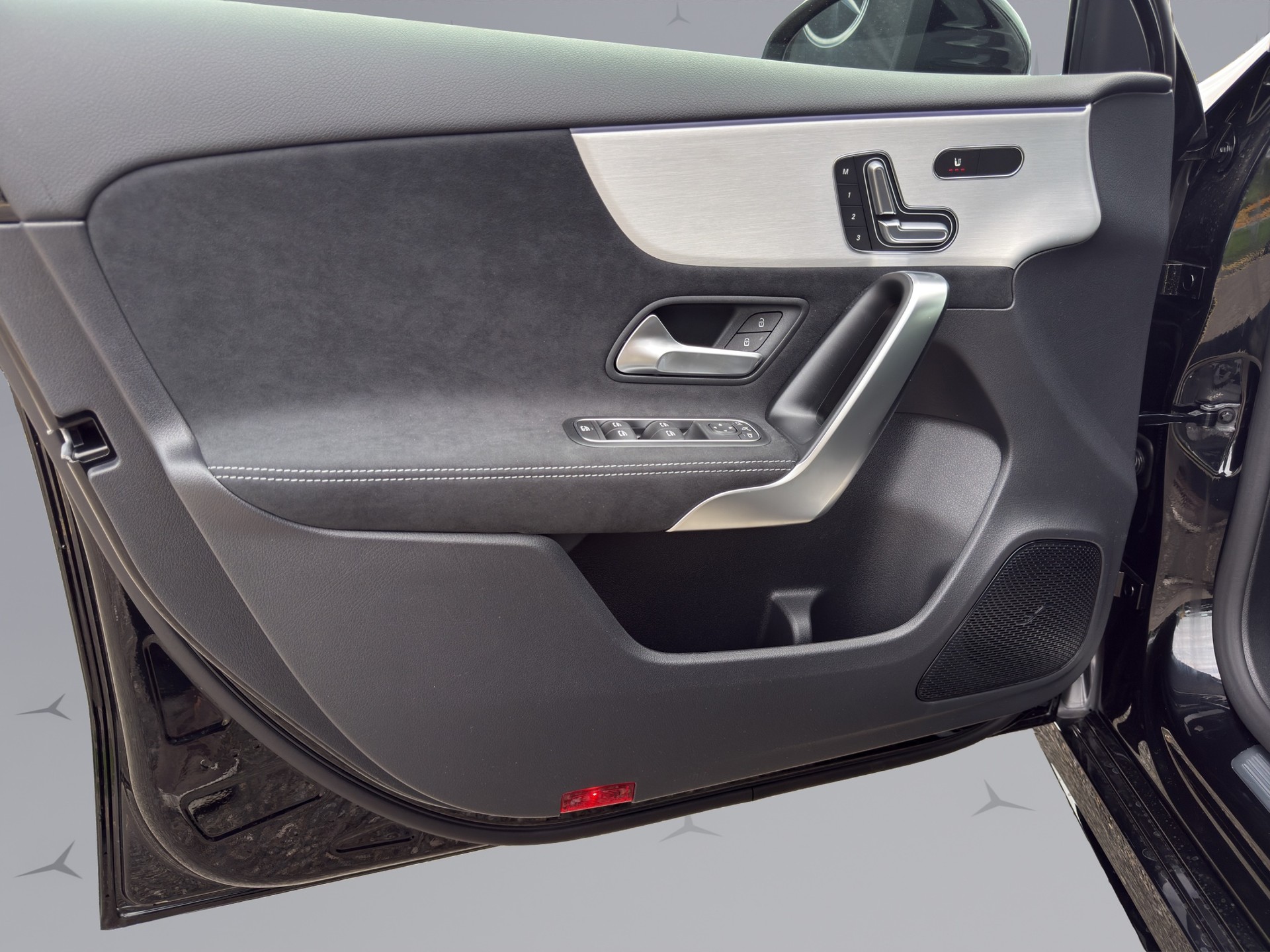 MERCEDES-BENZ A-Klasse W177 A 220 4m-image-22