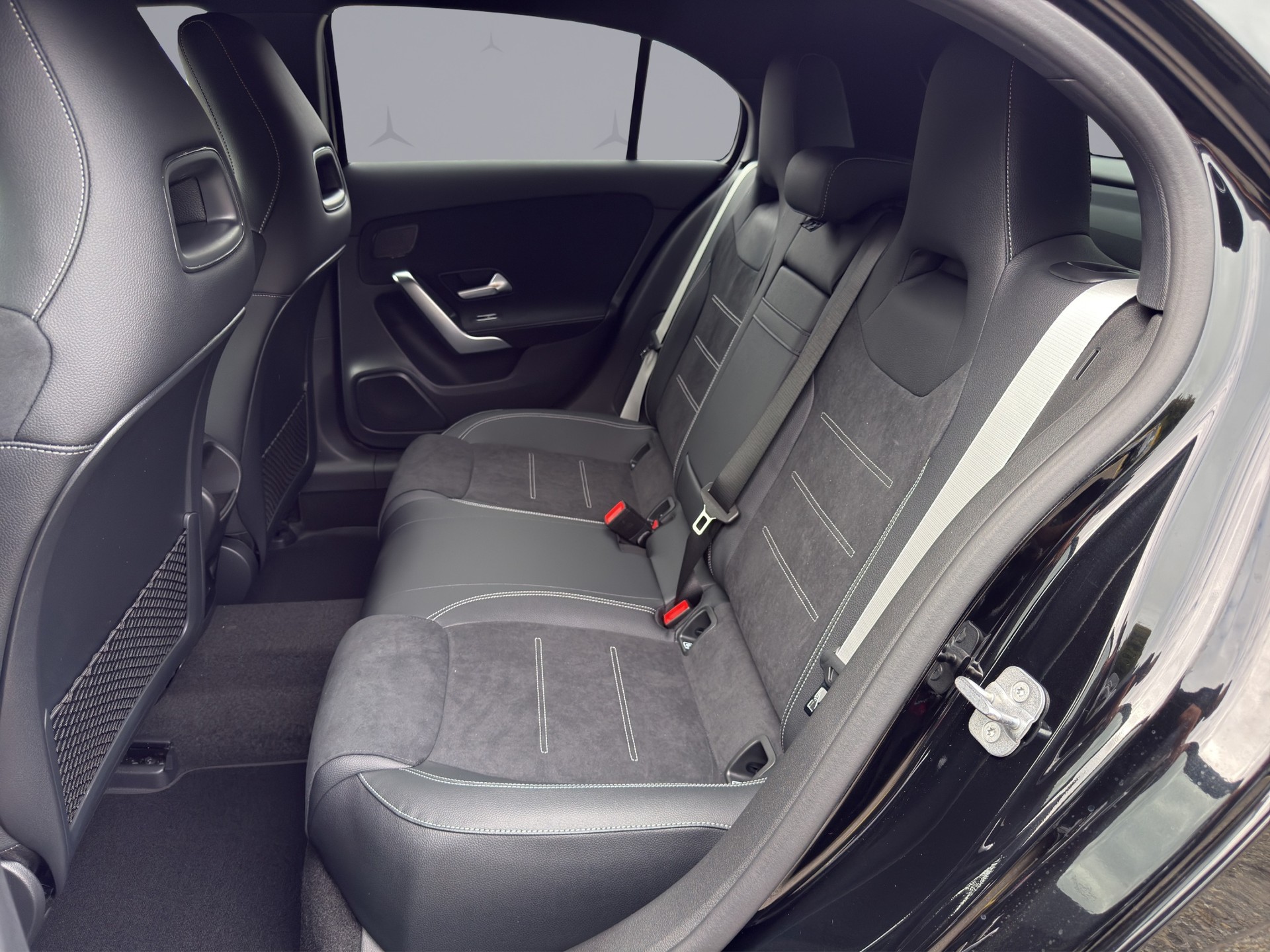 MERCEDES-BENZ A-Klasse W177 A 220 4m-image-13