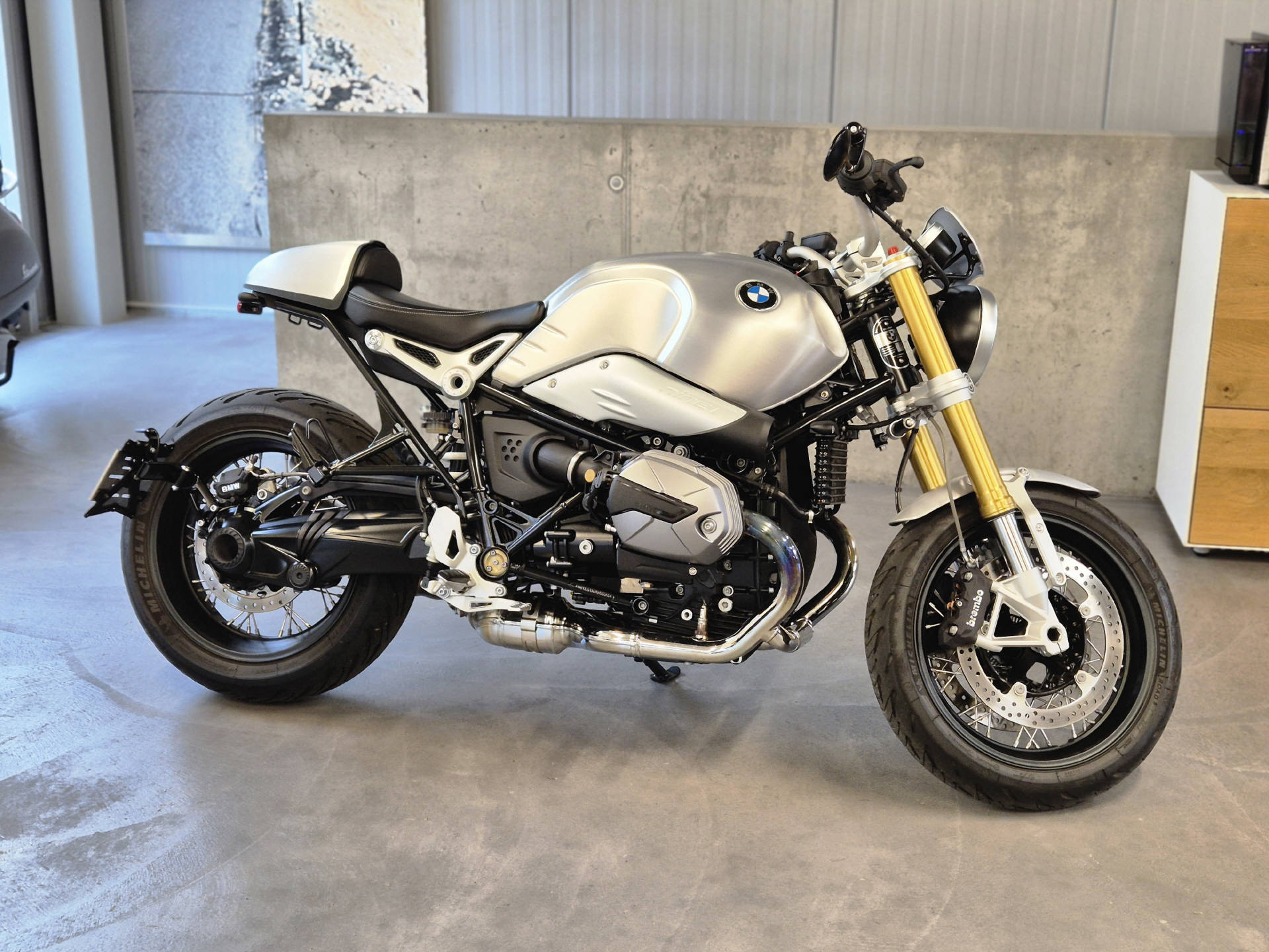 BMW R nineT