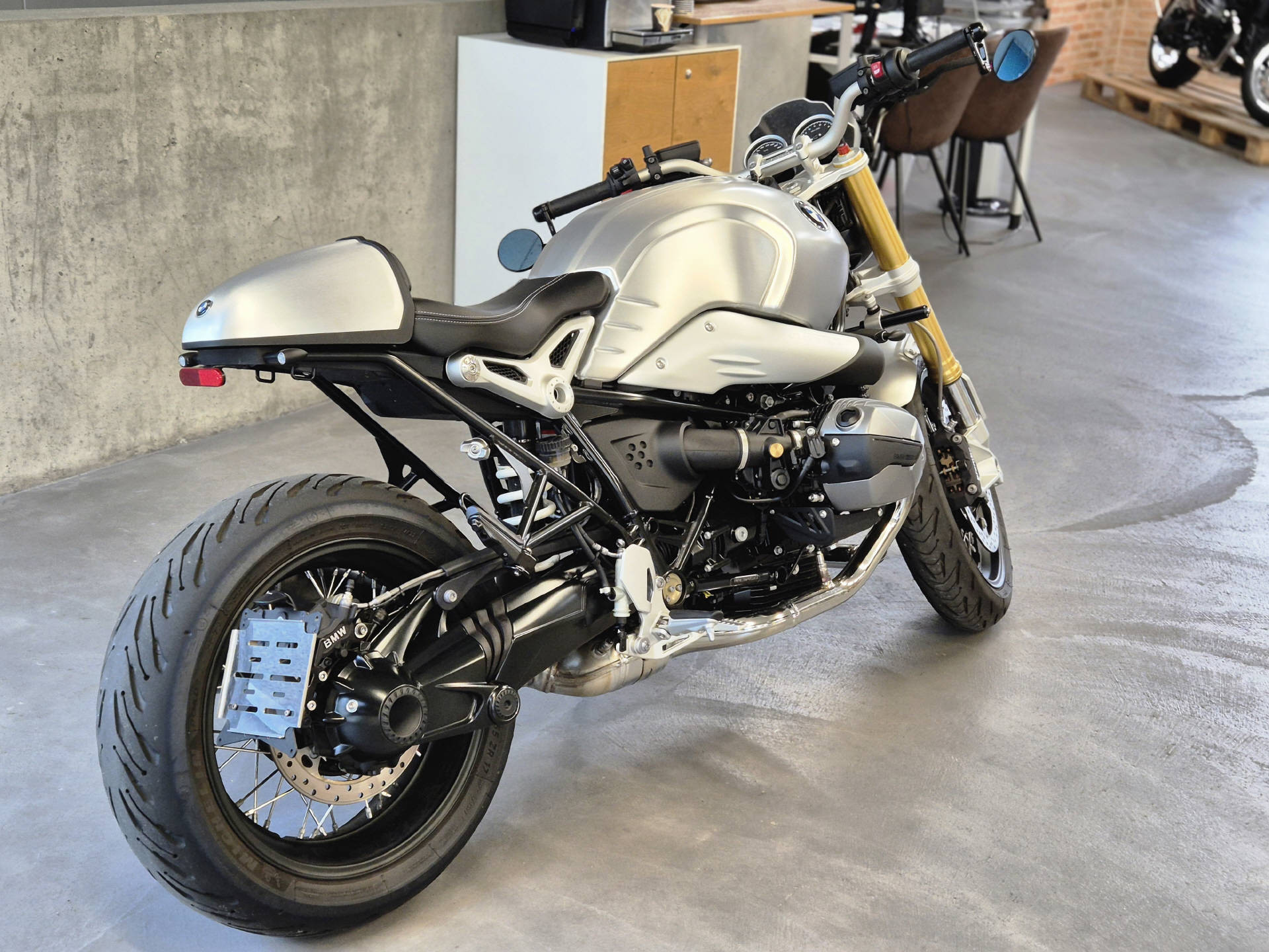 BMW R nineT-showroom-element-2