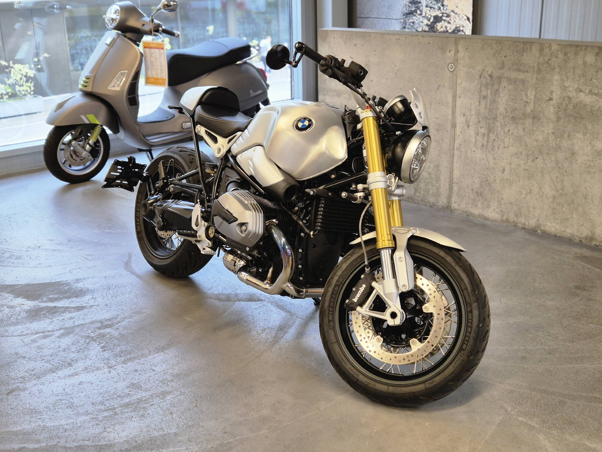 BMW R nineT-showroom-element-1