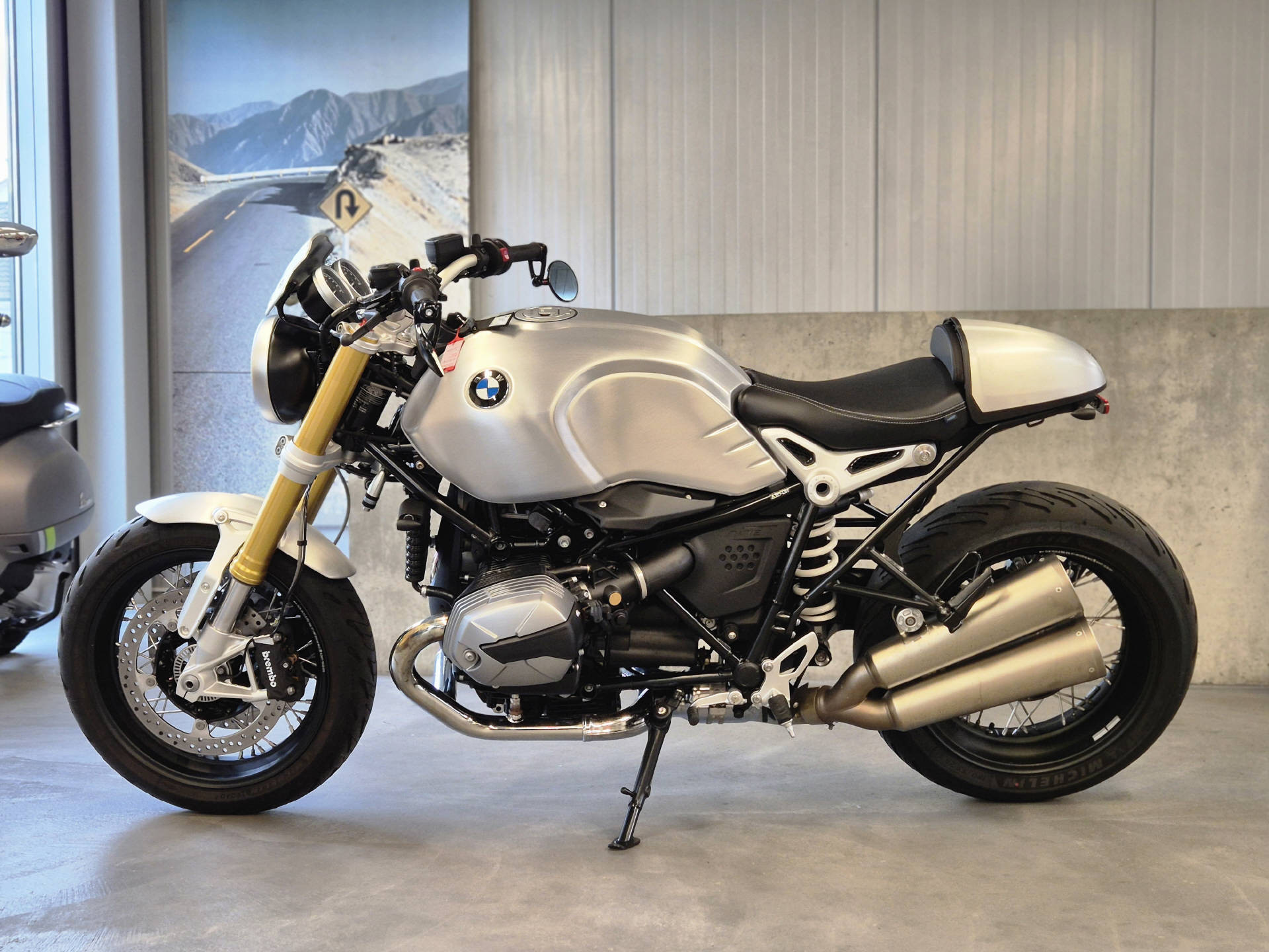 BMW R nineT-showroom-element-3