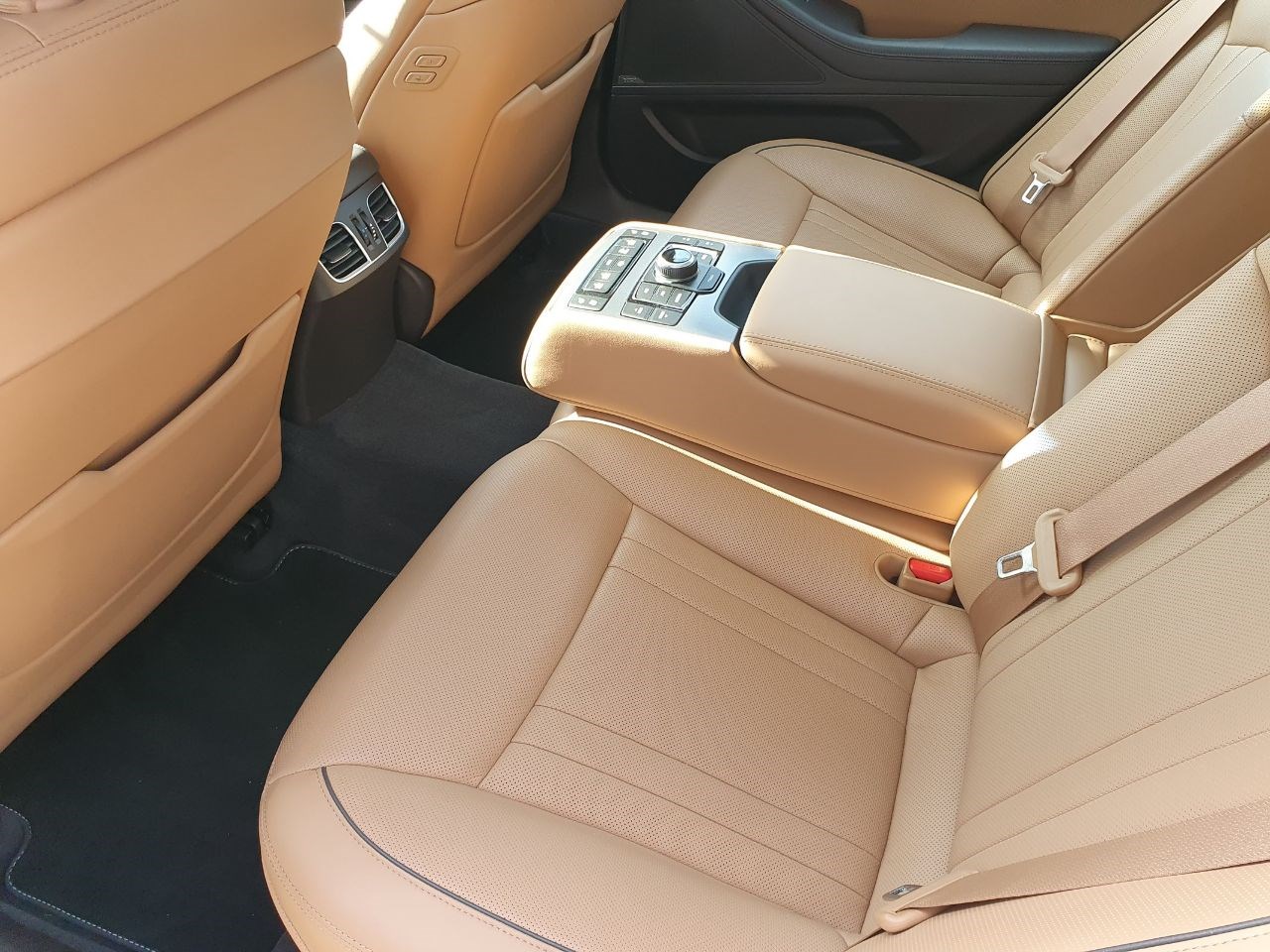 HYUNDAI Genesis 3.8 V6 Automatic-image-7