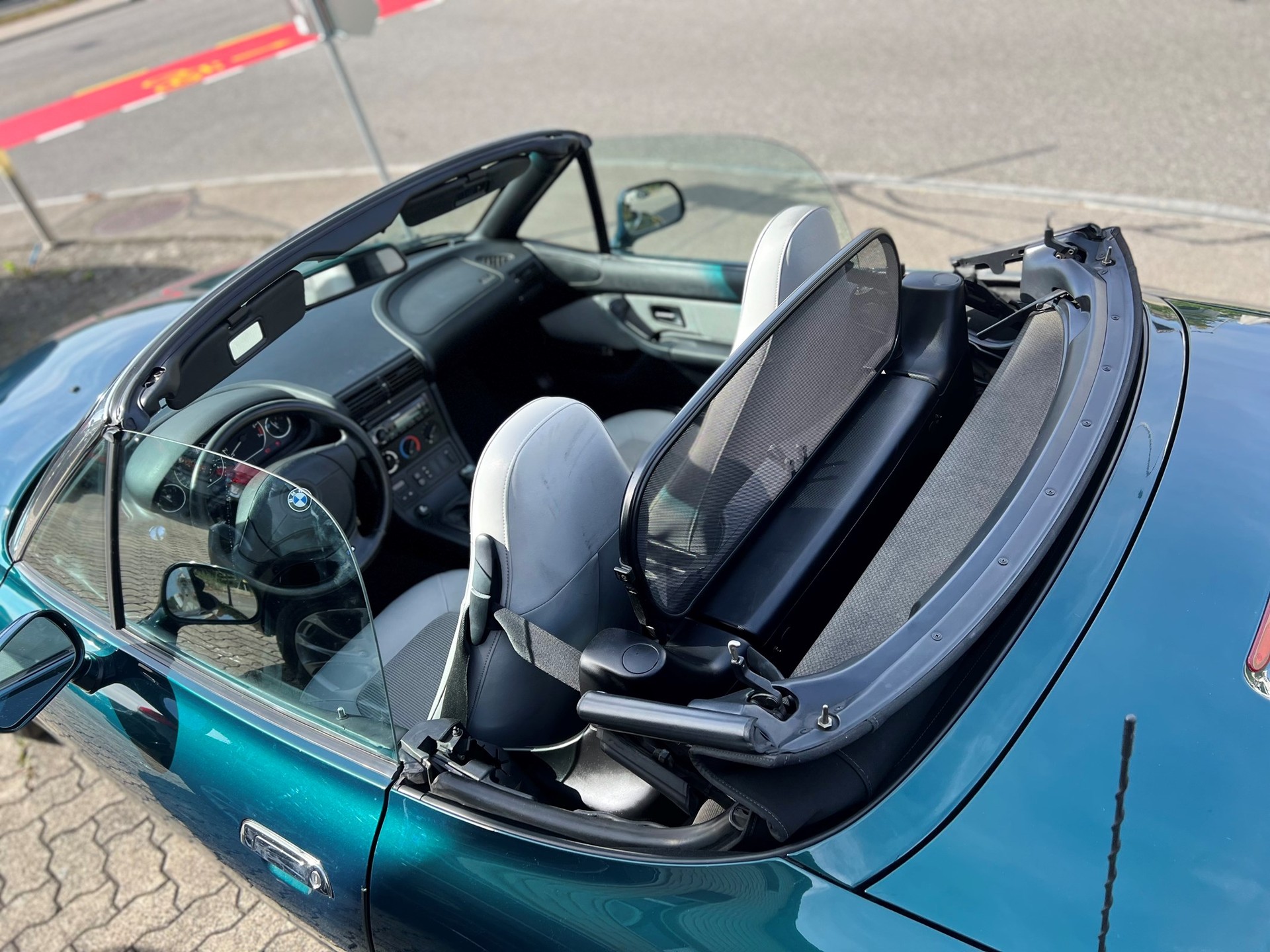 BMW Z3 1.9i Roadster-showroom-element-2