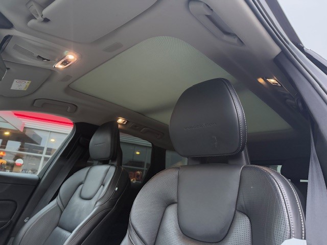 VOLVO XC60 D5 AWD Inscription Geartronic-image-13