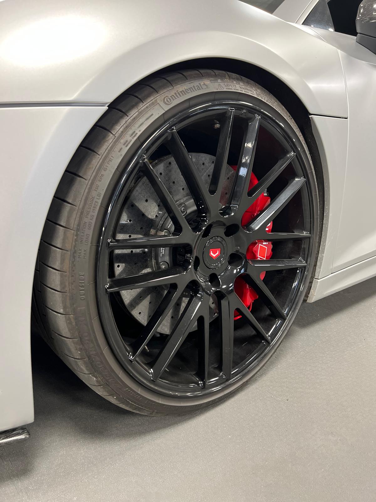 AUDI R8 Coupé 5.2 plus S-Tronic-image-12
