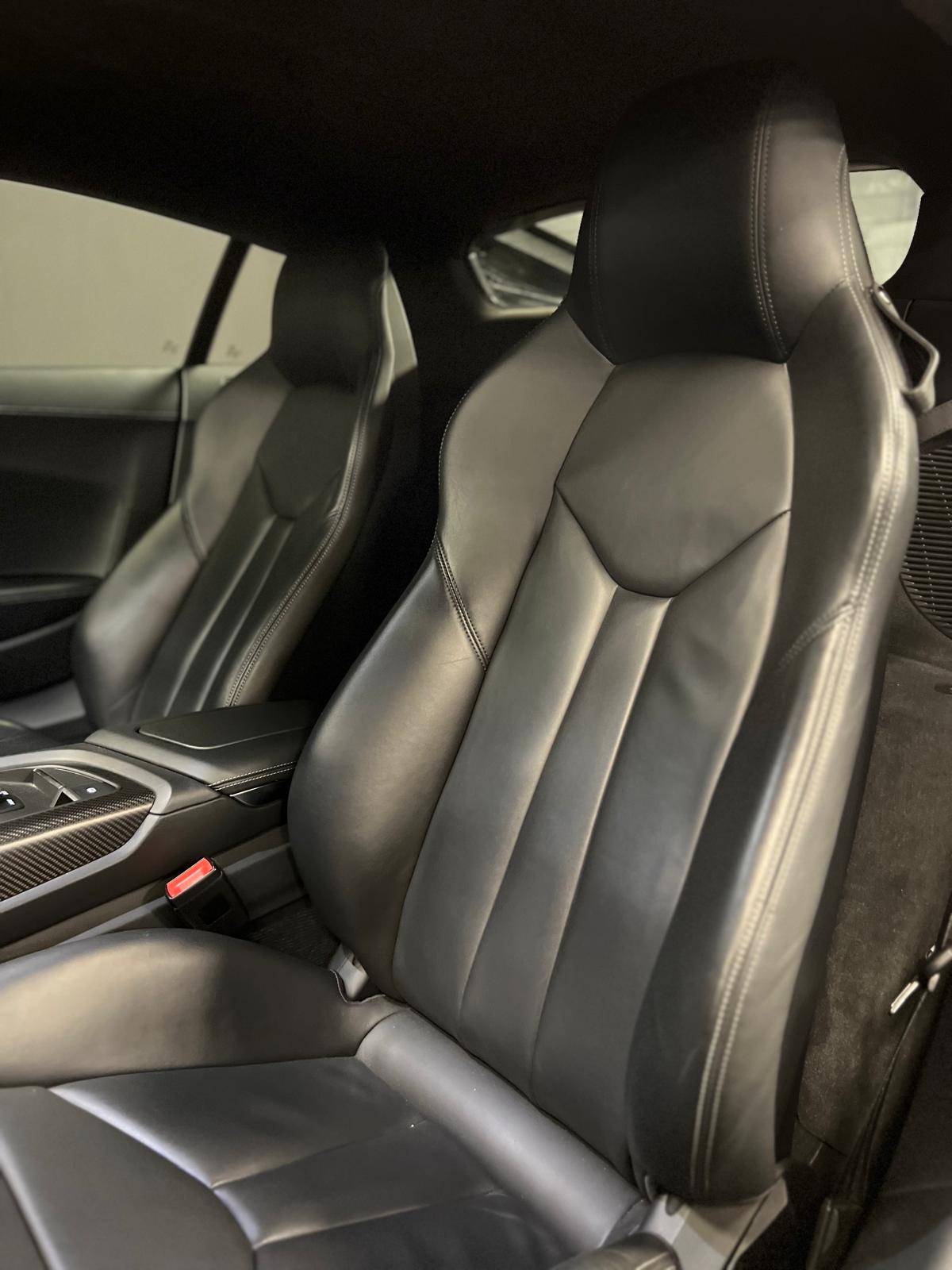 AUDI R8 Coupé 5.2 plus S-Tronic-image-6