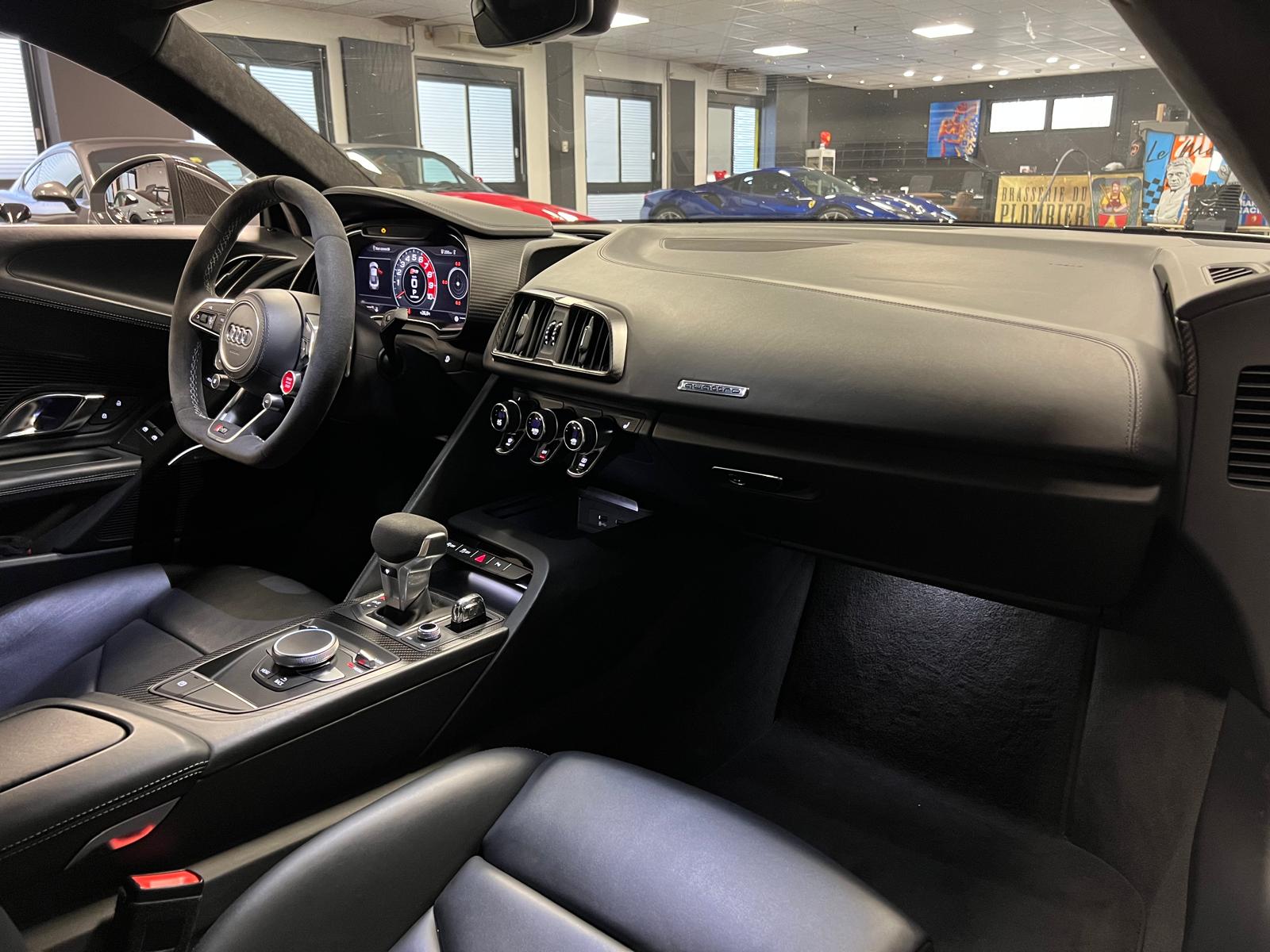 AUDI R8 Coupé 5.2 plus S-Tronic-image-7