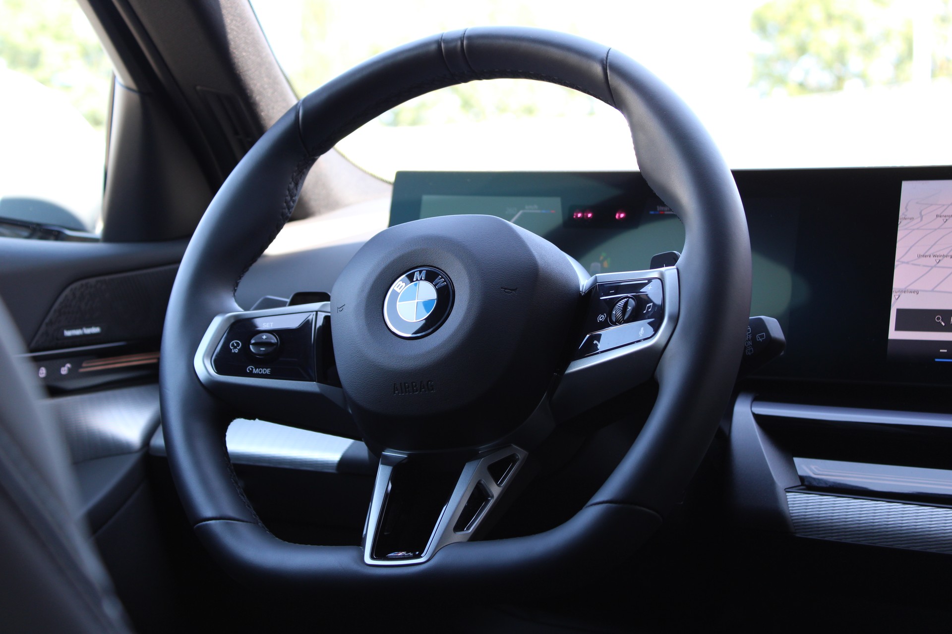 BMW 520d xDrive Touring M Sport-image-13