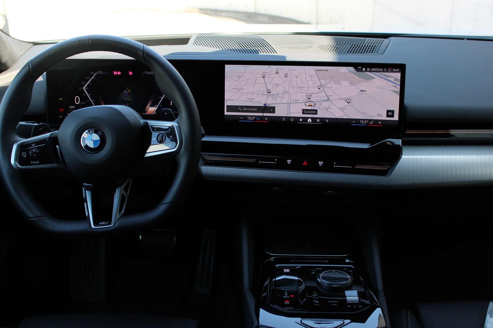 BMW 520d xDrive Touring M Sport-image-12