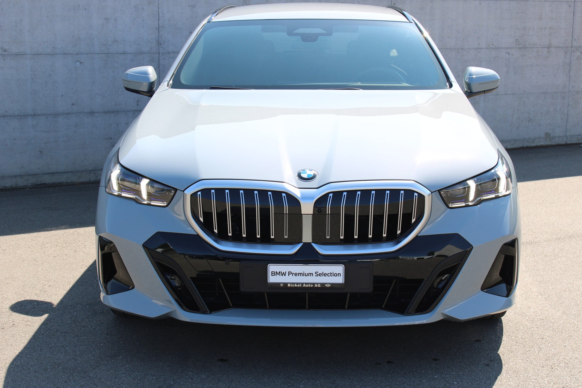BMW 520d xDrive Touring M Sport-showroom-element-2