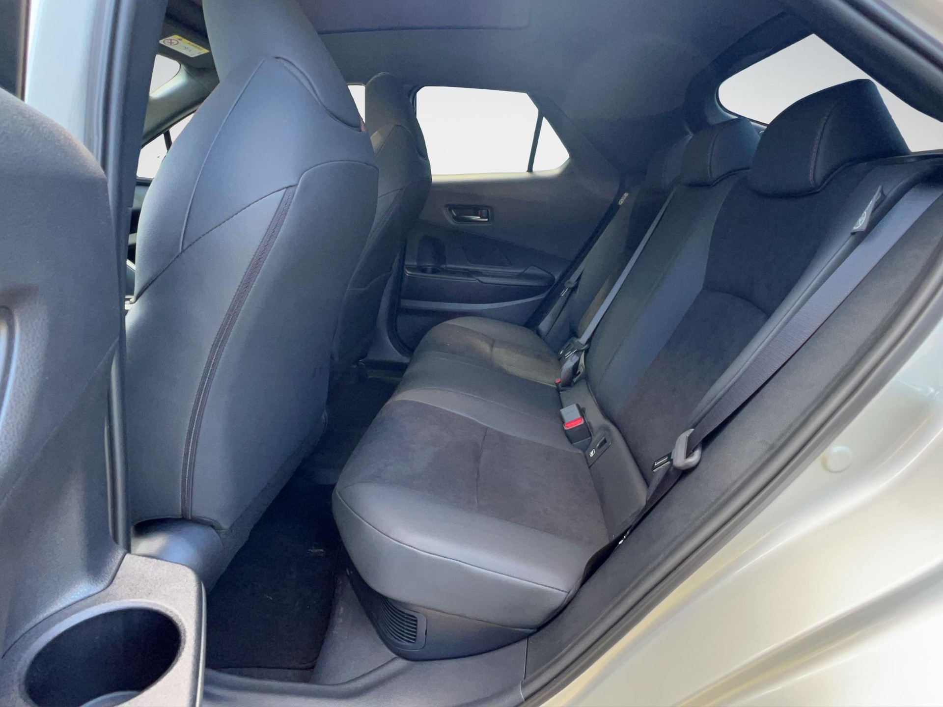 TOYOTA C-HR 2.0 PHEV GR Sport Premiere-image-14