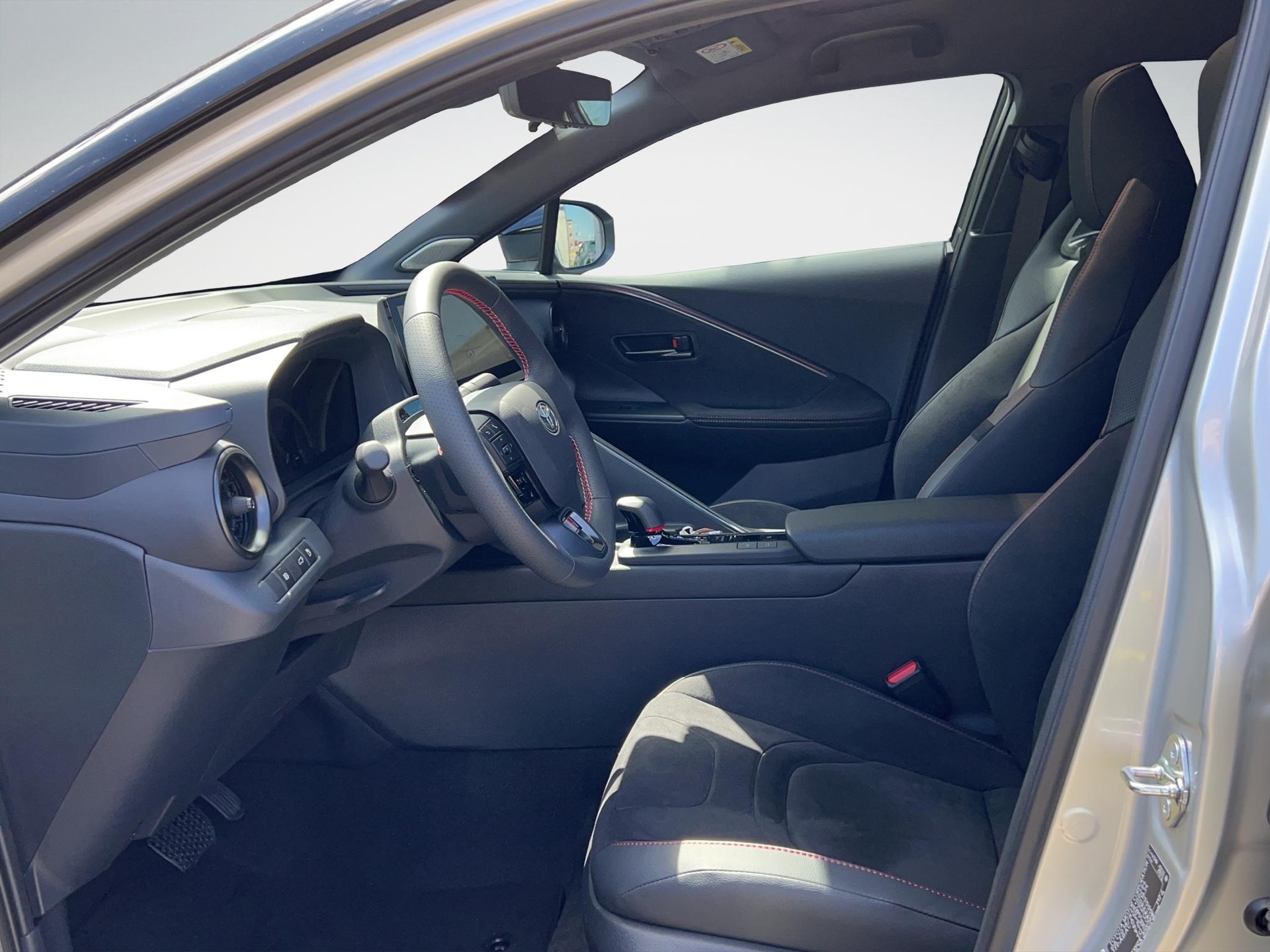 TOYOTA C-HR 2.0 PHEV GR Sport Premiere-image-8