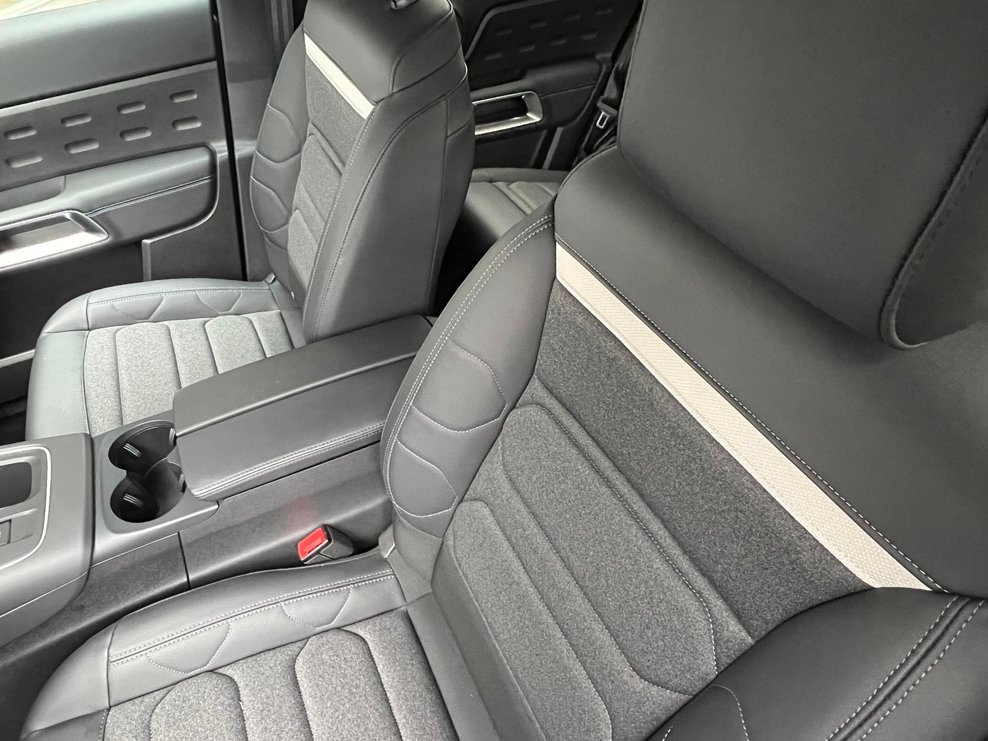 CITROEN C5 Aircross 1.6 Plug-in Hybrid Swiss Edition-image-12