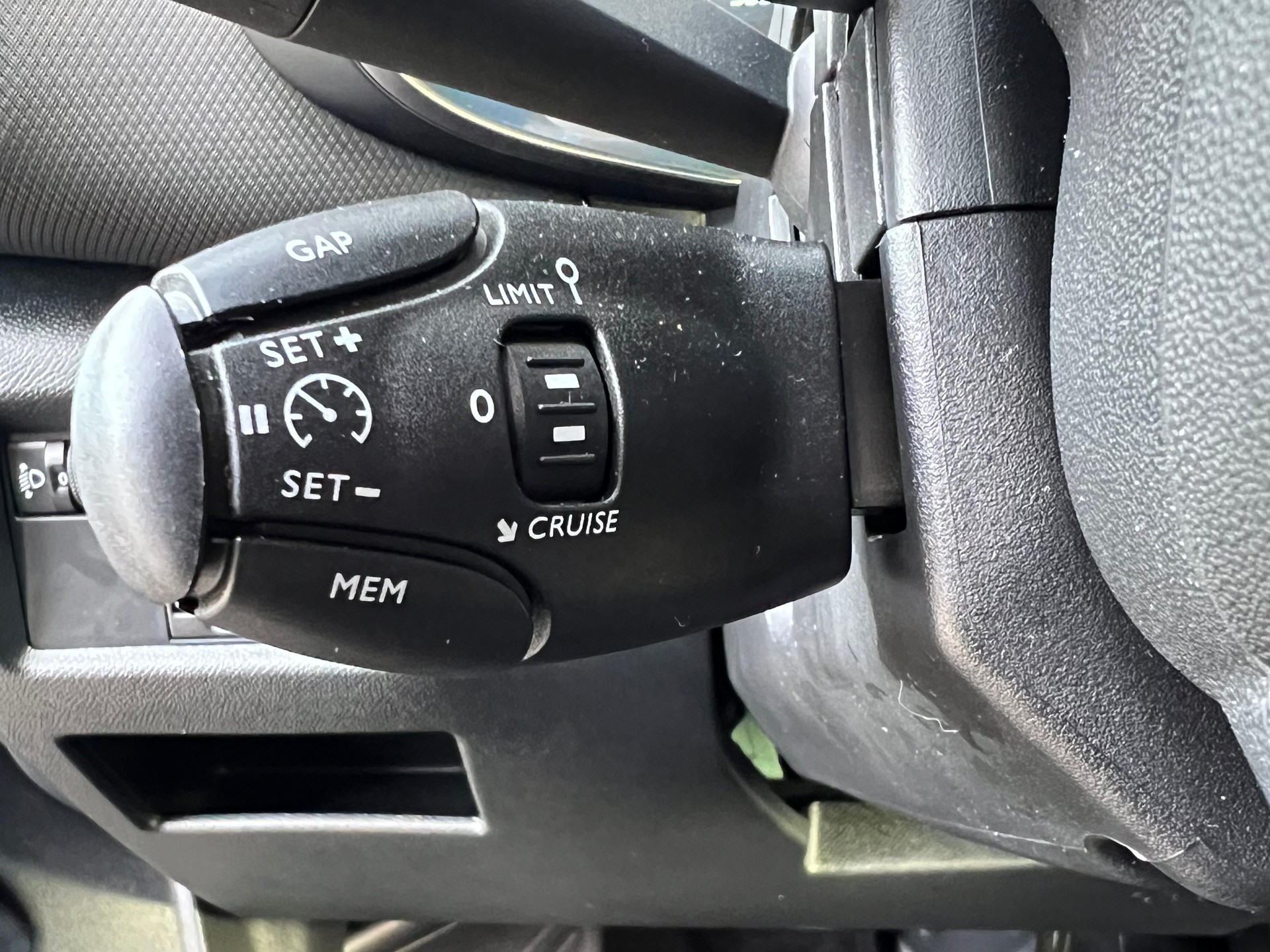 CITROEN C5 Aircross 1.6 Plug-in Hybrid Swiss Edition-image-16