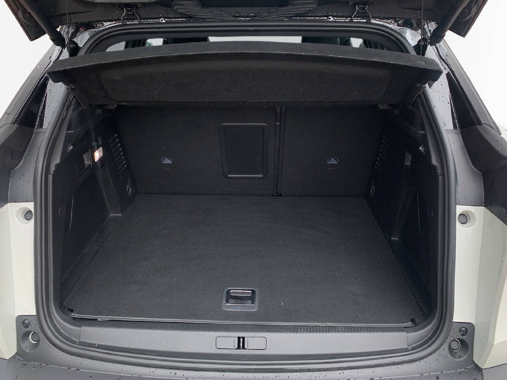 PEUGEOT 3008 1.6 Plug-in Hybrid4 GT-image-8