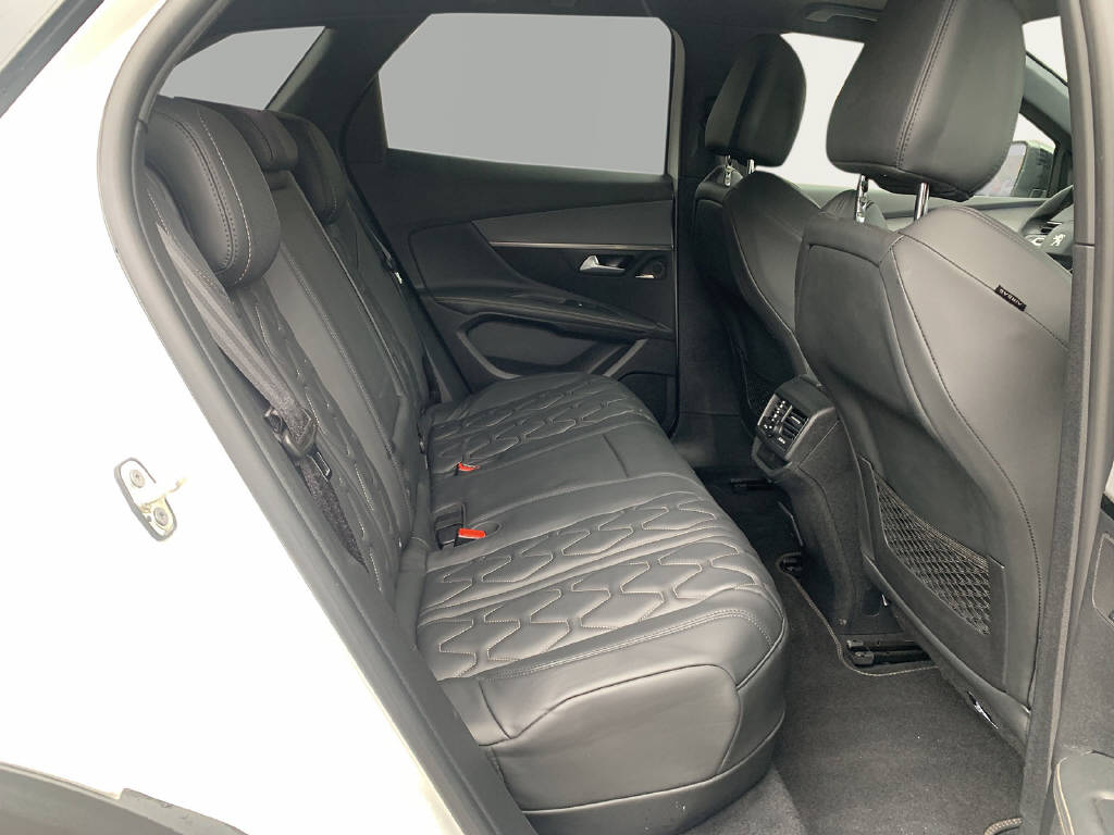 PEUGEOT 3008 1.6 Plug-in Hybrid4 GT-image-11