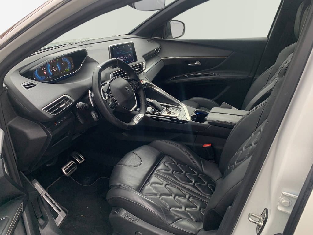 PEUGEOT 3008 1.6 Plug-in Hybrid4 GT-image-9