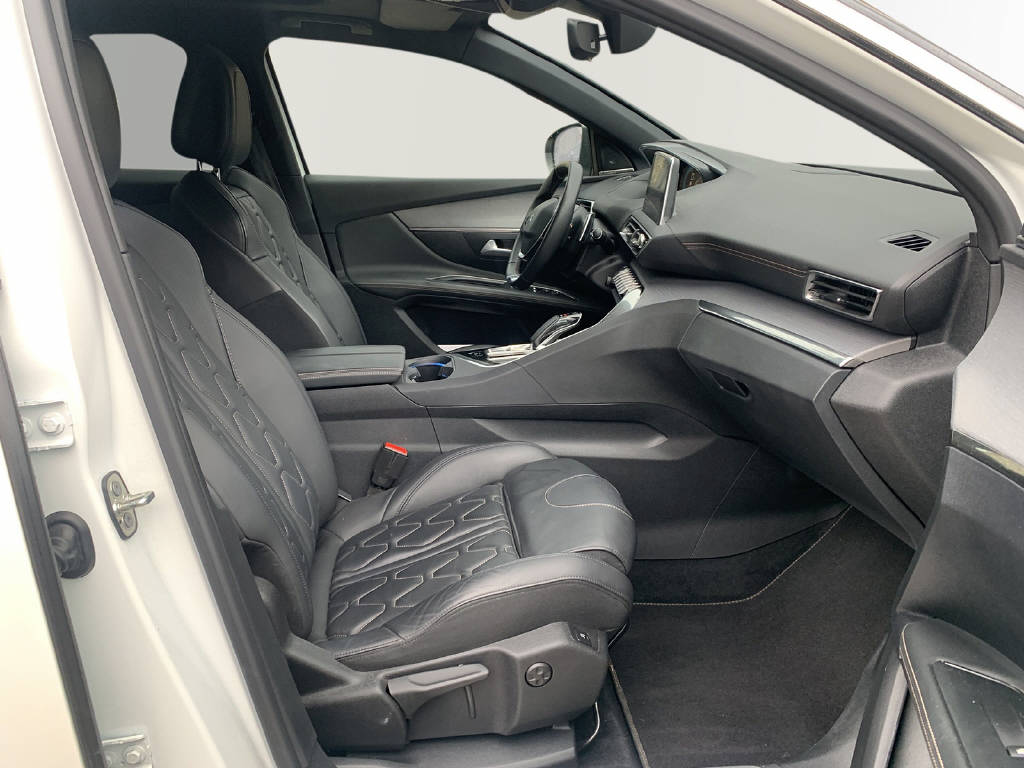 PEUGEOT 3008 1.6 Plug-in Hybrid4 GT-image-12