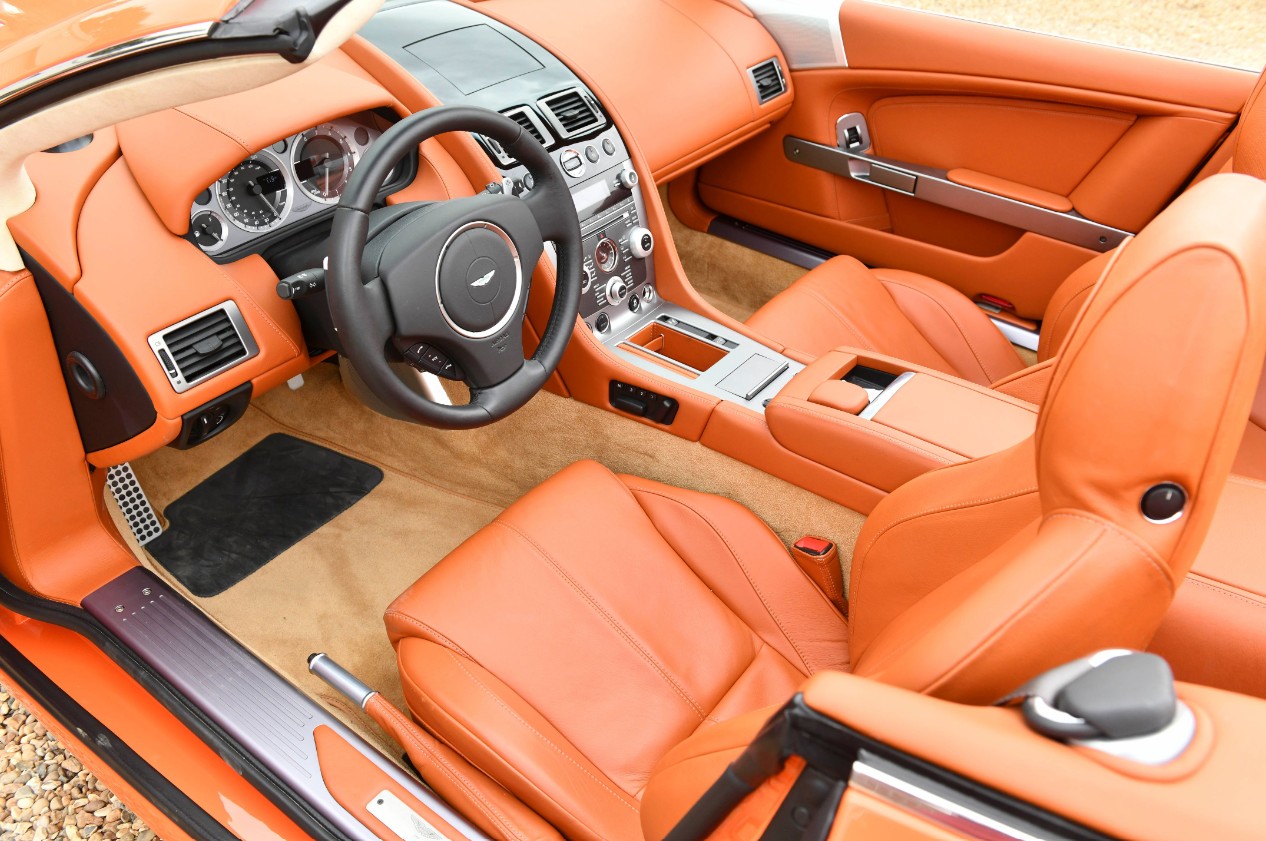 ASTON MARTIN DB9 Volante Touchtronic 2-image-6