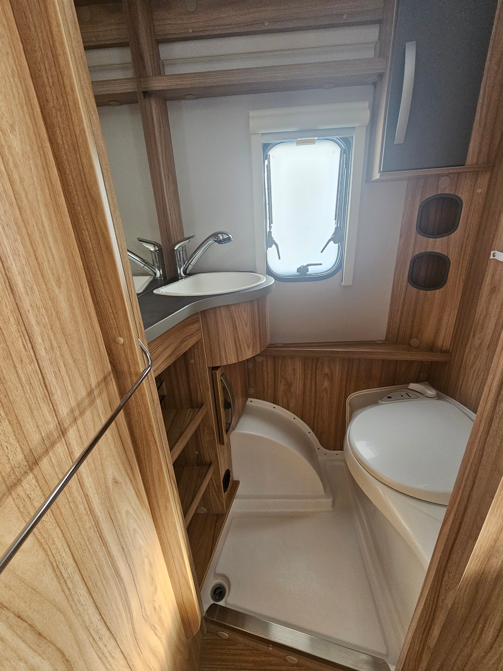 HYMER Eriba Feeling 542 mit Einzelbett, Mover!-image-12